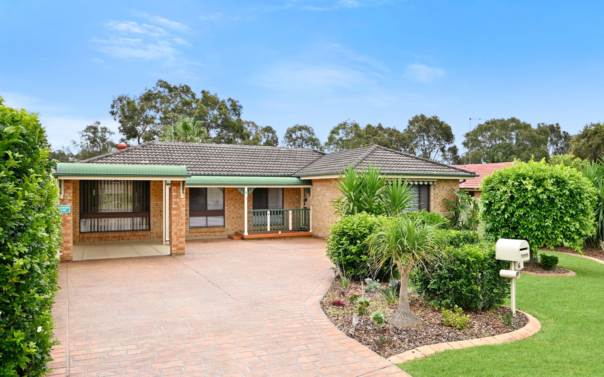 6 Dee Why Place, Woodbine NSW 2560