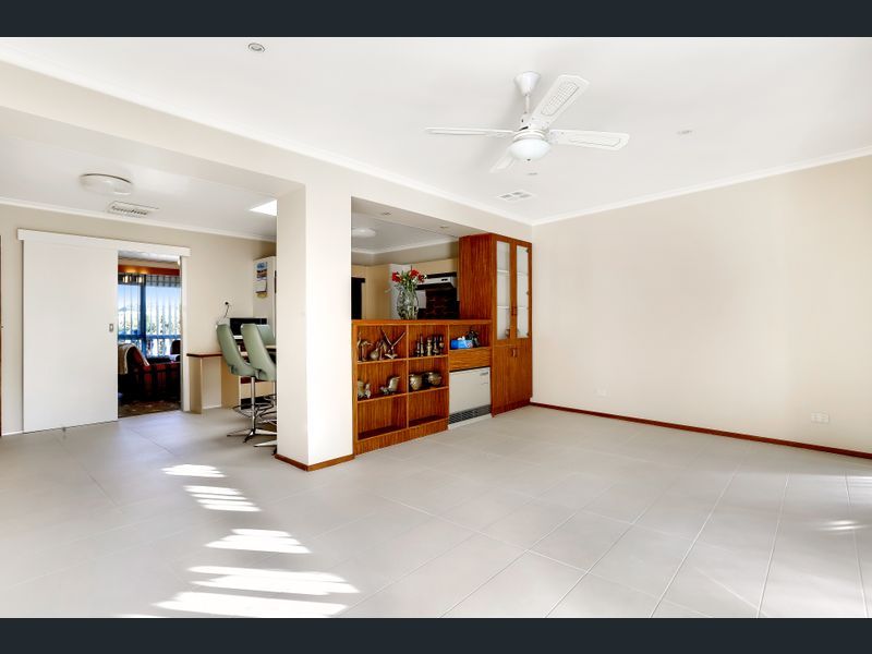 14 Lorraine Crescent, Jacana, VIC 3047