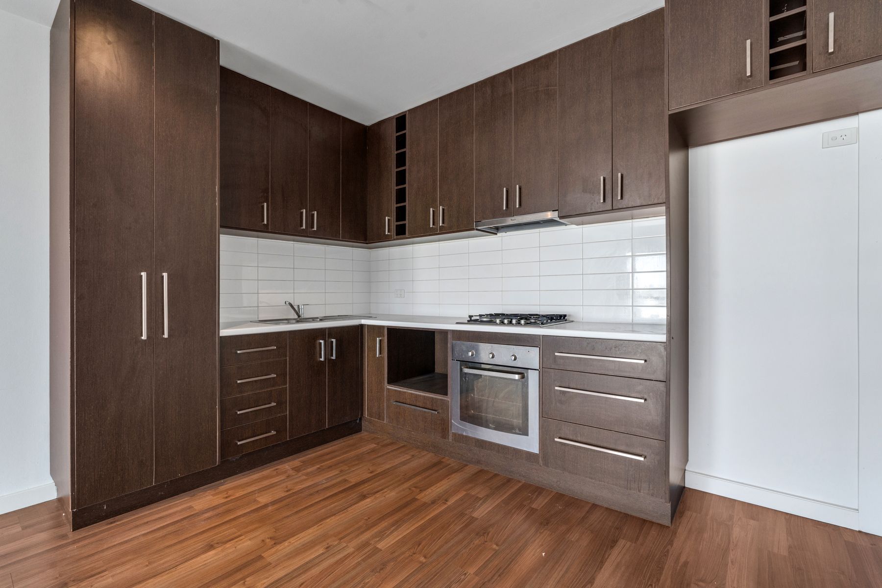 21/777 Bell Street — photo 3 of 16