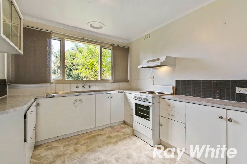 8 Renown Street, Ferntree Gully, VIC 3156