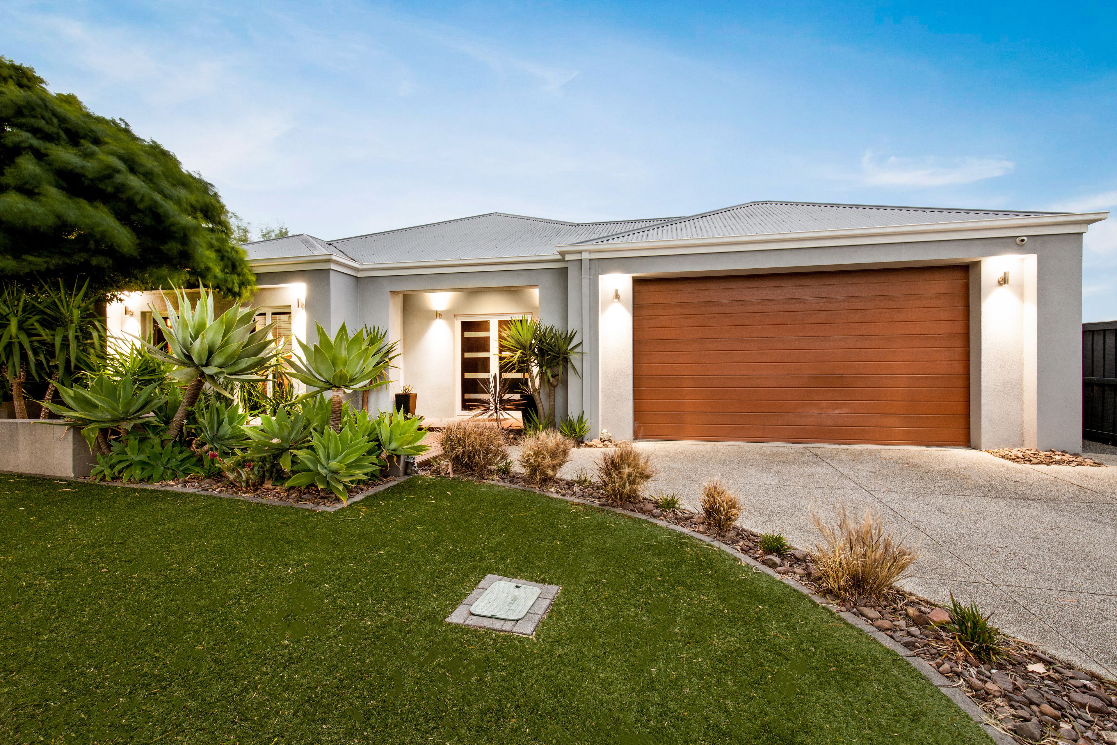 19 Pioneers Crescent, Pakenham VIC 3810