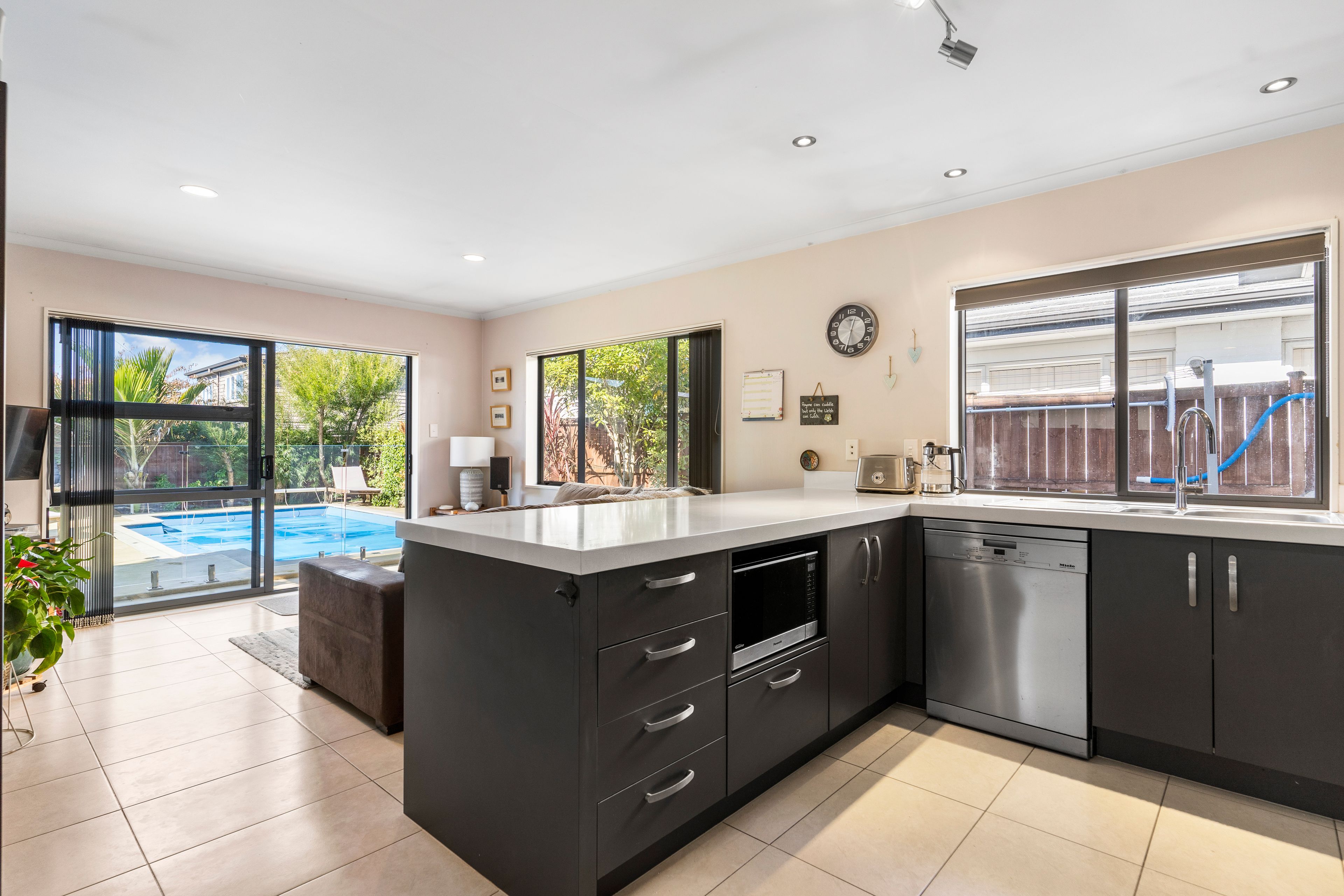 23 Brookview Drive, Flat Bush, Manukau City 2023 - Sold House - Ray ...