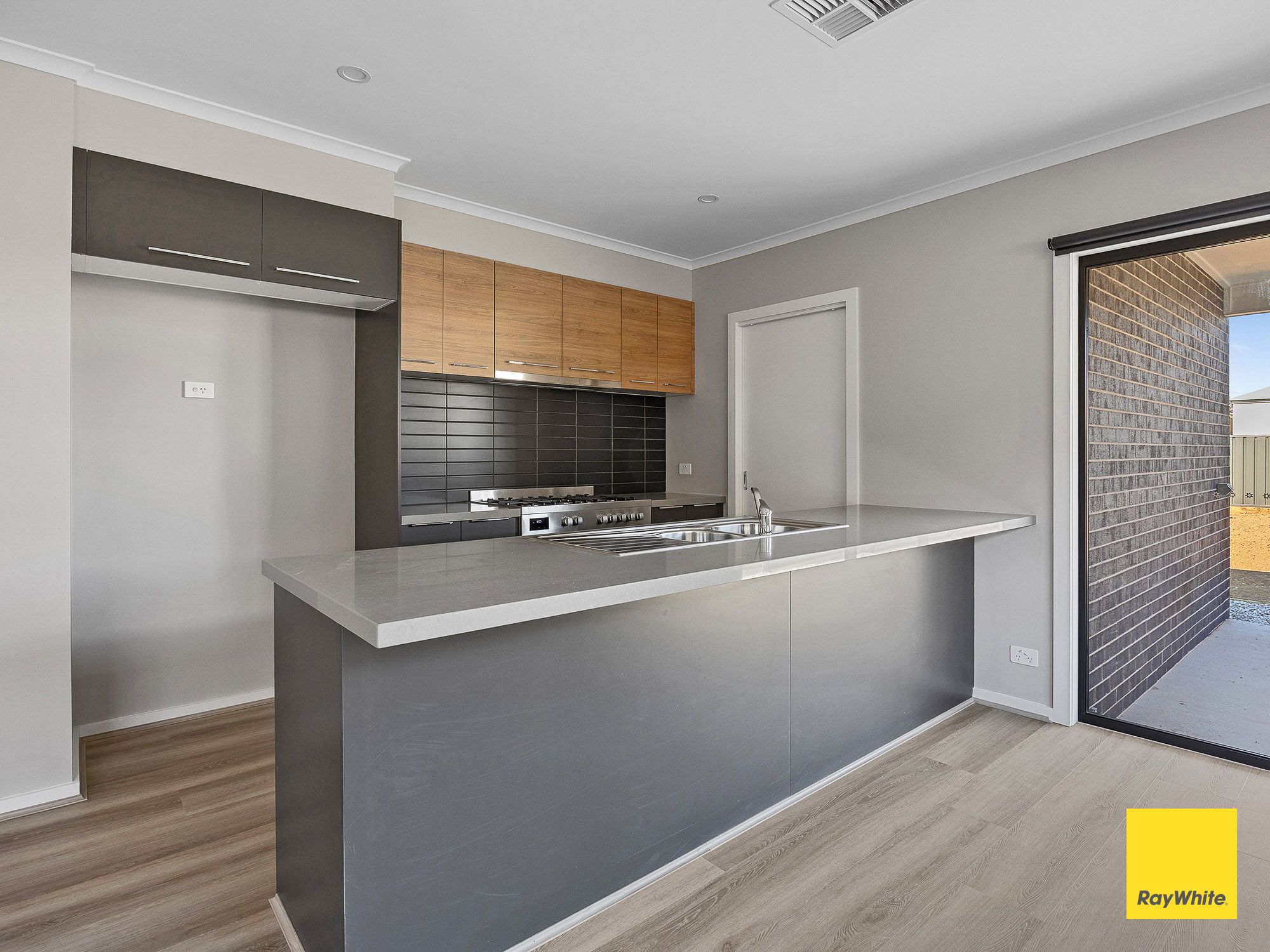 31 Anaheim Avenue — photo 3 of 6