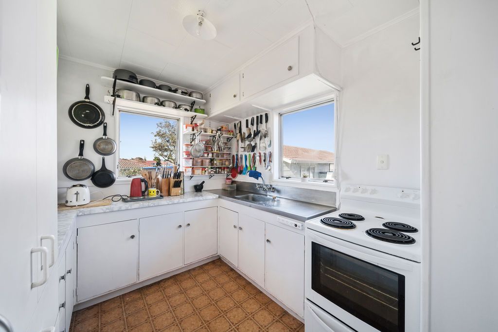 5 De Bloge Place, Clendon Park, Manukau City
