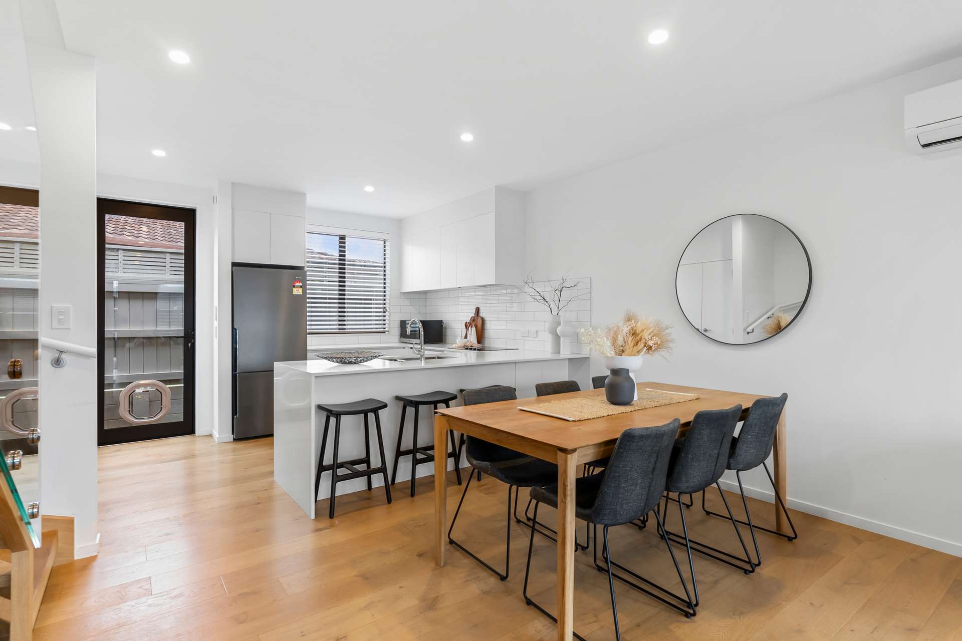 52D Selwyn Avenue photo 5