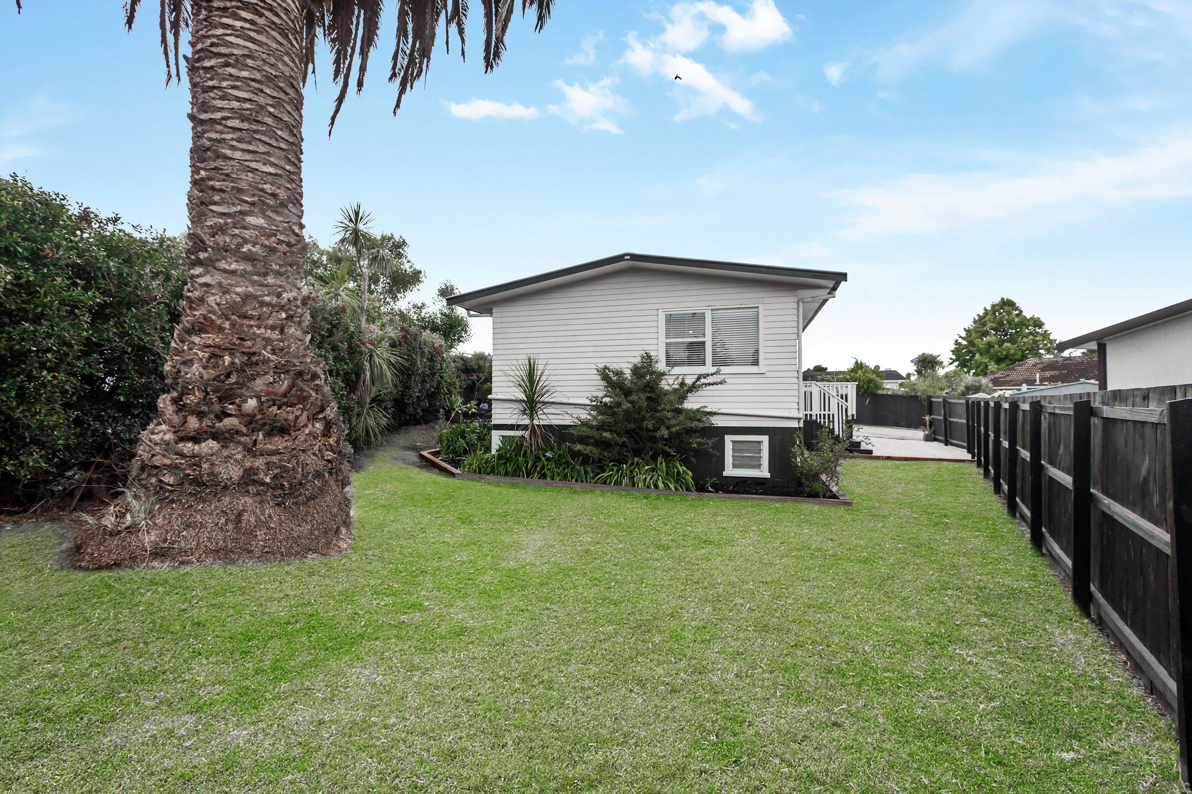 49 Fairclough Road, Beach Haven, North Shore City 0626 Sold House