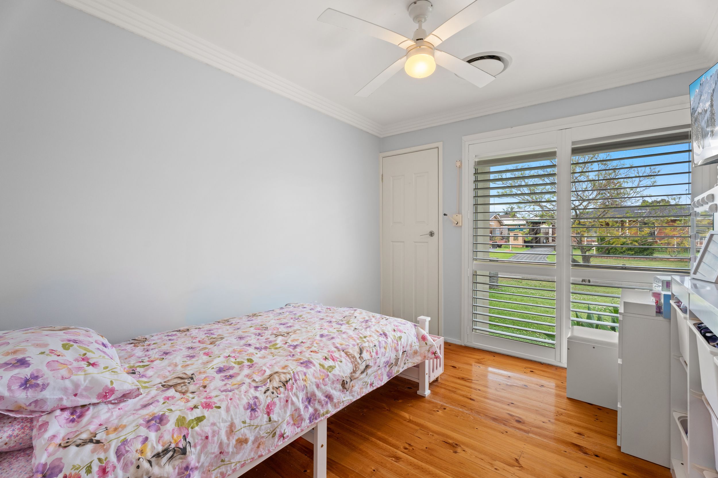 57 Warburton Crescent — photo 13 of 23