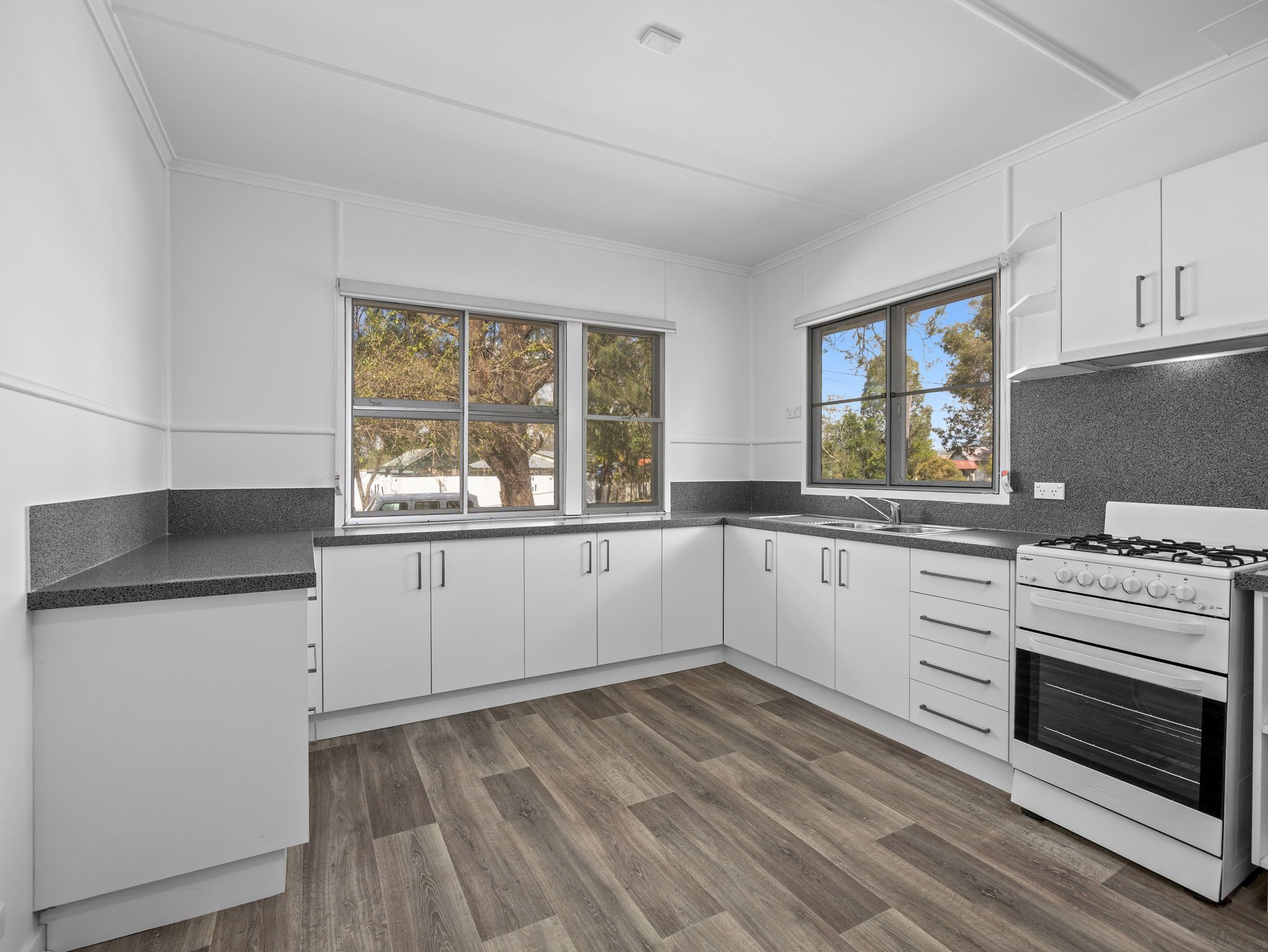 11 Avon Street, Leichhardt, QLD 4305