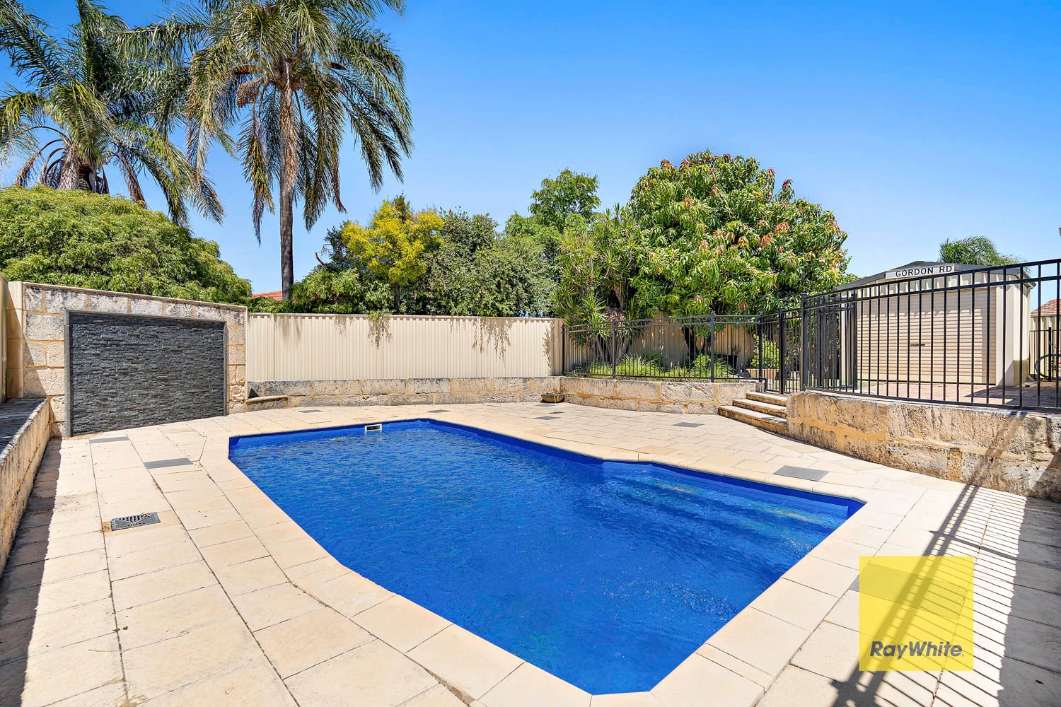 4 Lakesend Road, Thornlie, WA 6108