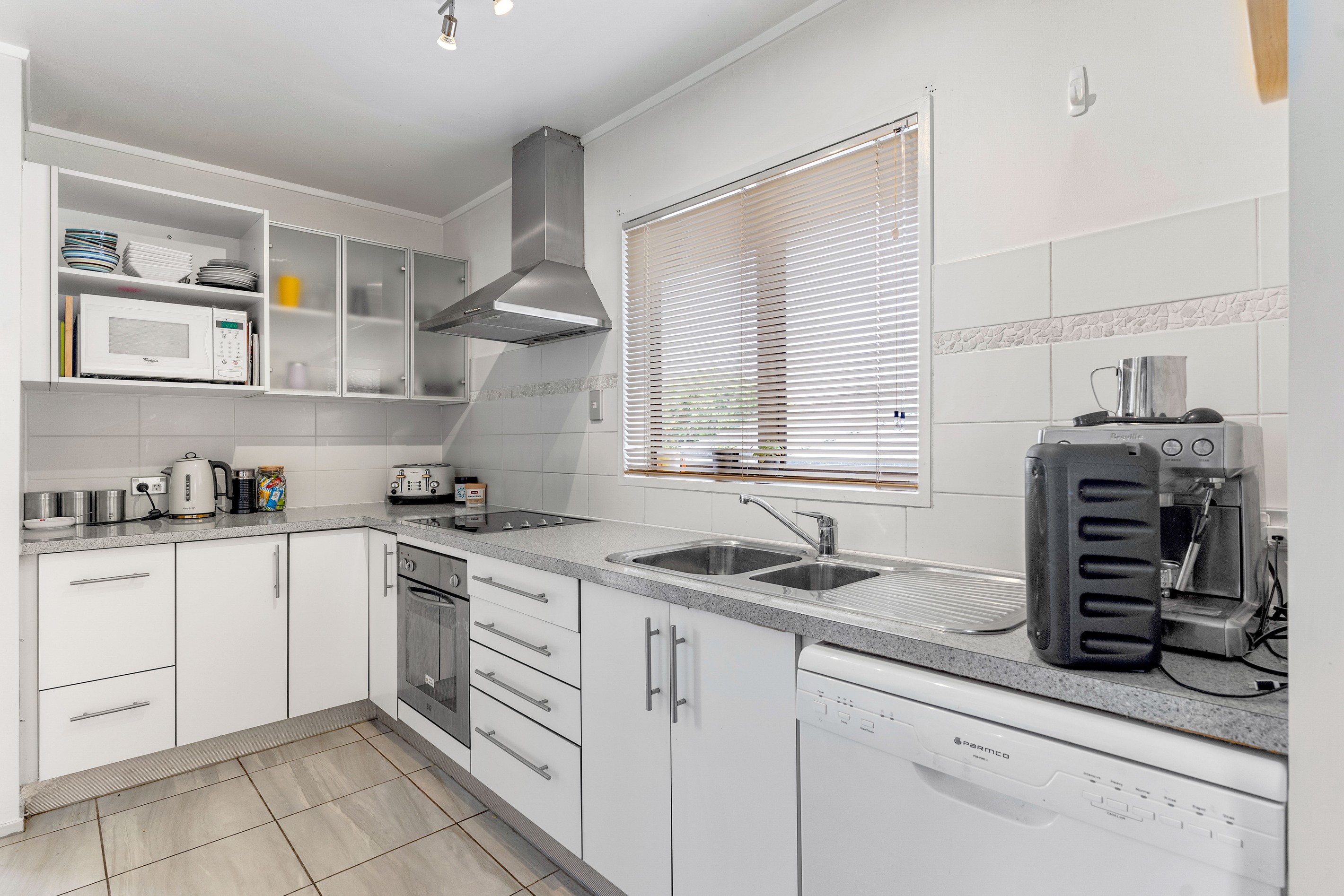 15b Regia Close, Half Moon Bay, Manukau City