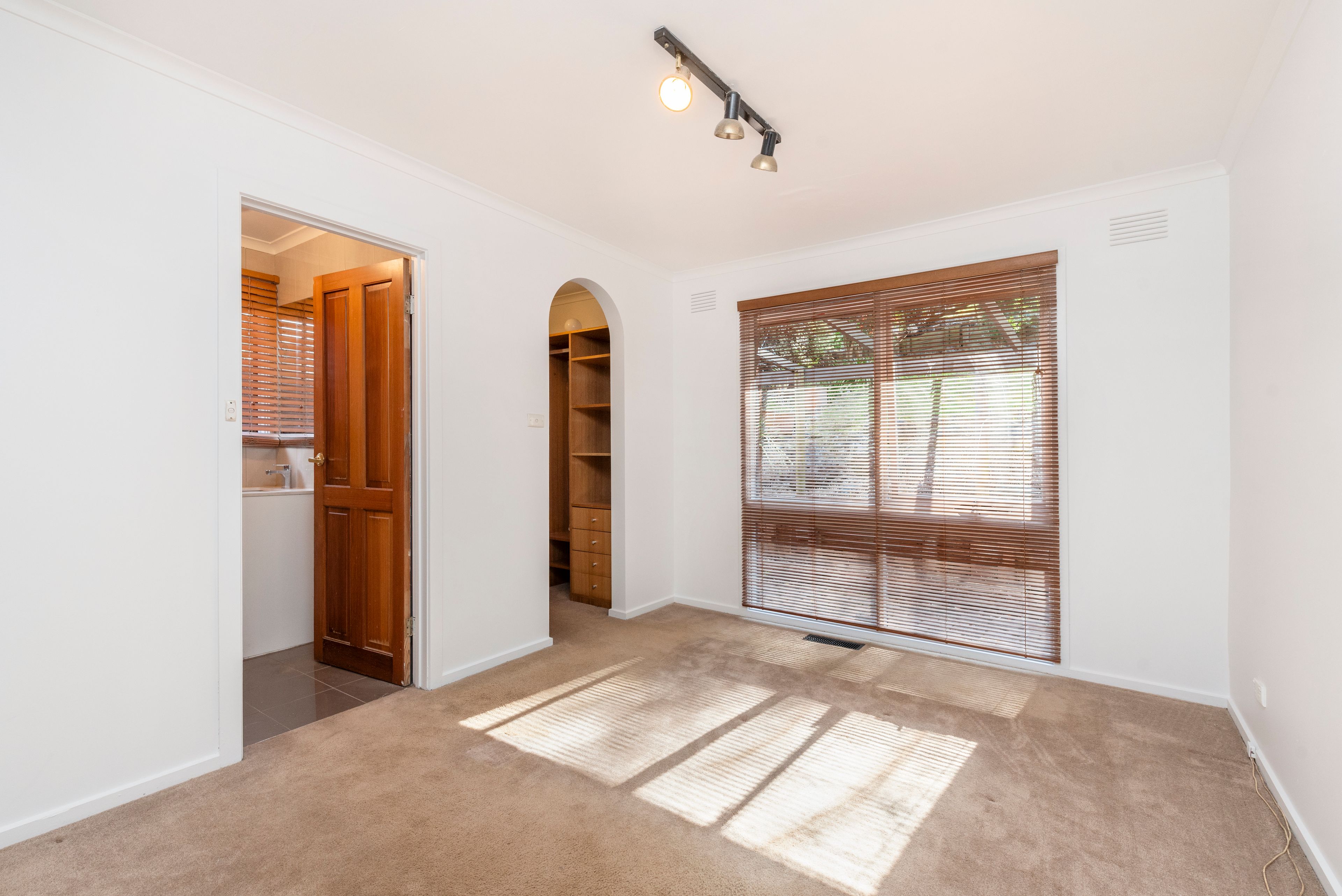 10 Royal Street, Upper Ferntree Gully, VIC 3156