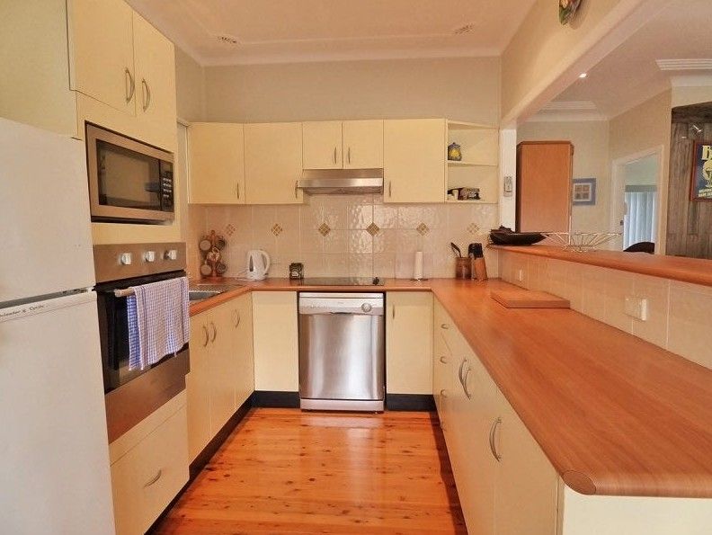 43 Bateau Bay Road, Bateau Bay, NSW 2261