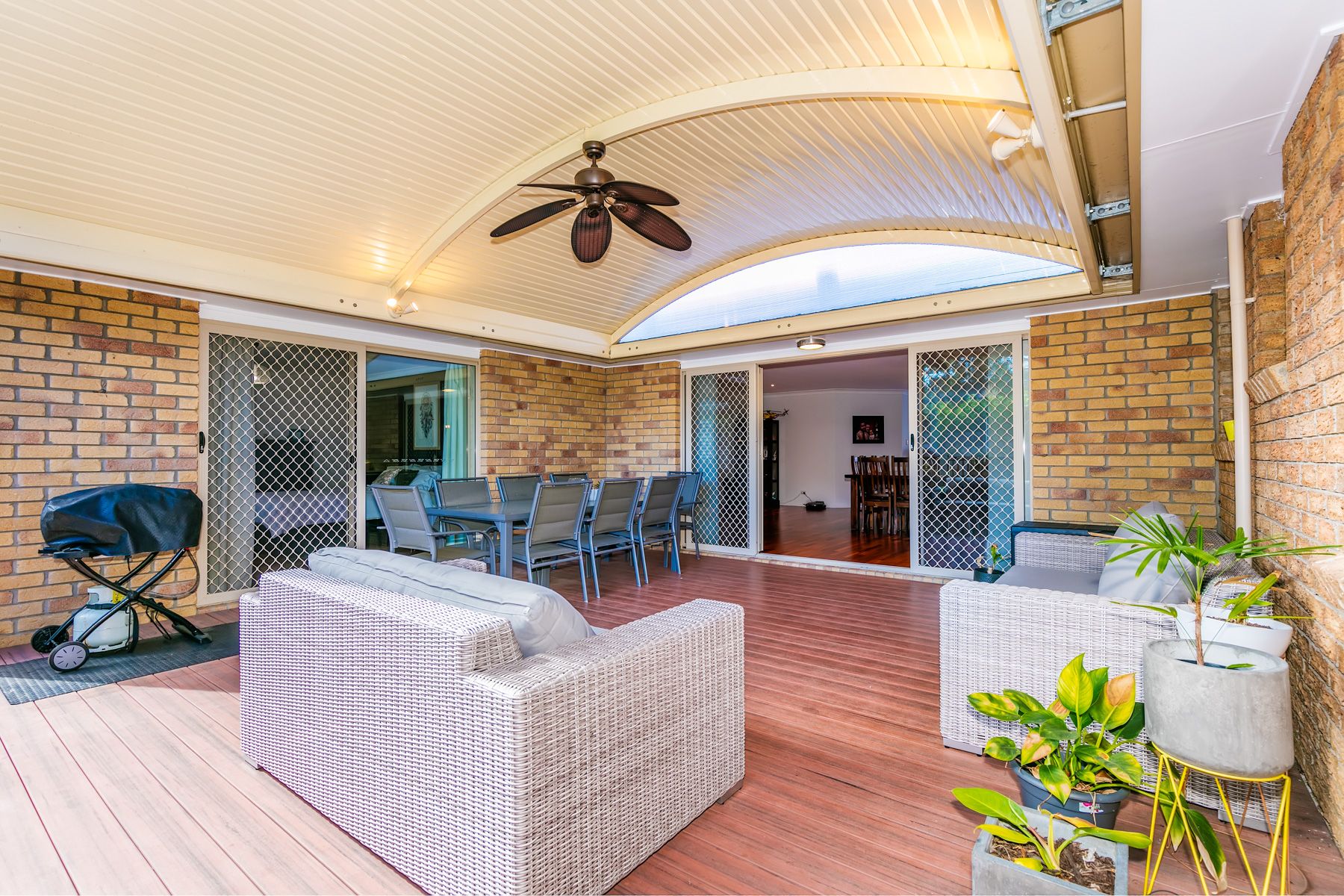 8 Cyril Court, Hillcrest, QLD 4118