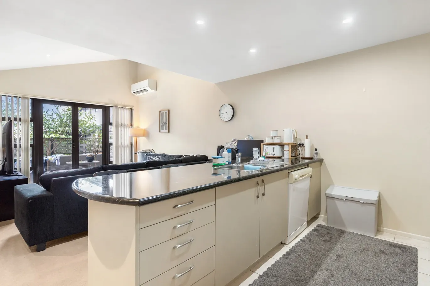 57/8 Landscape Road, Papatoetoe, Manukau City