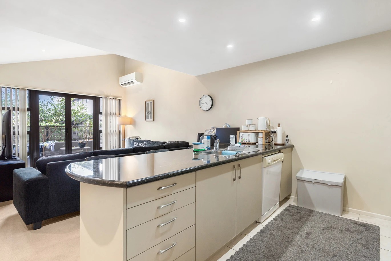 57/8 Landscape Road, Papatoetoe, Manukau City