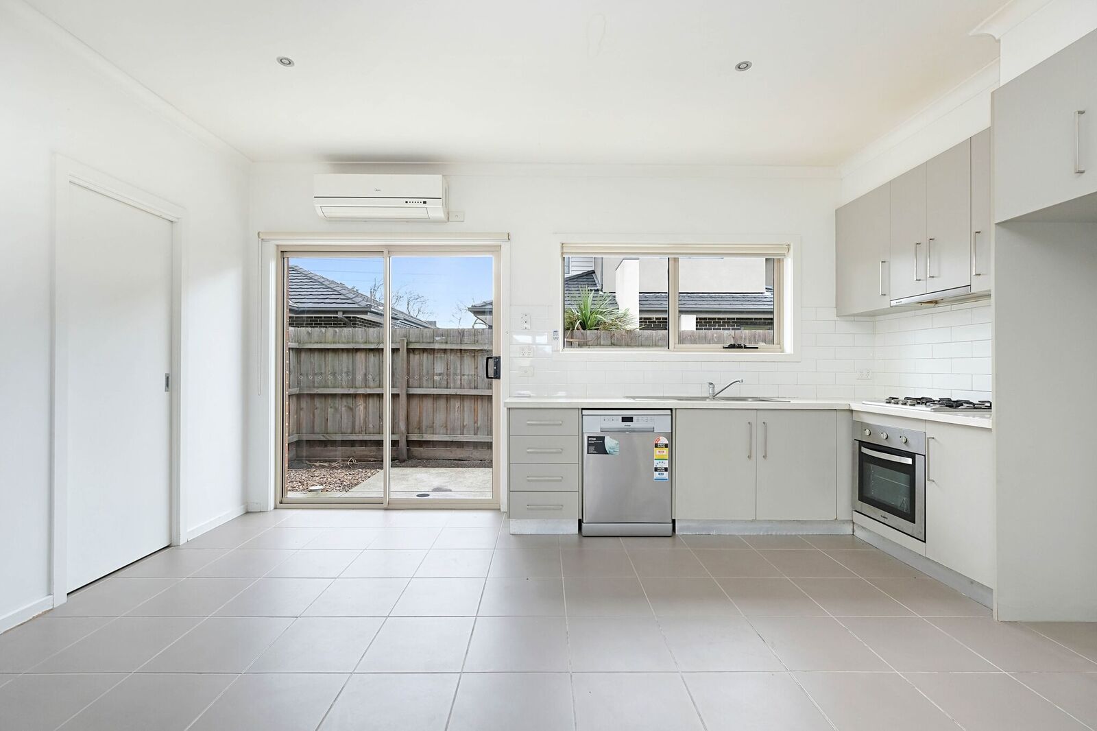 2/1 Howard Court, Glenroy, VIC 3046