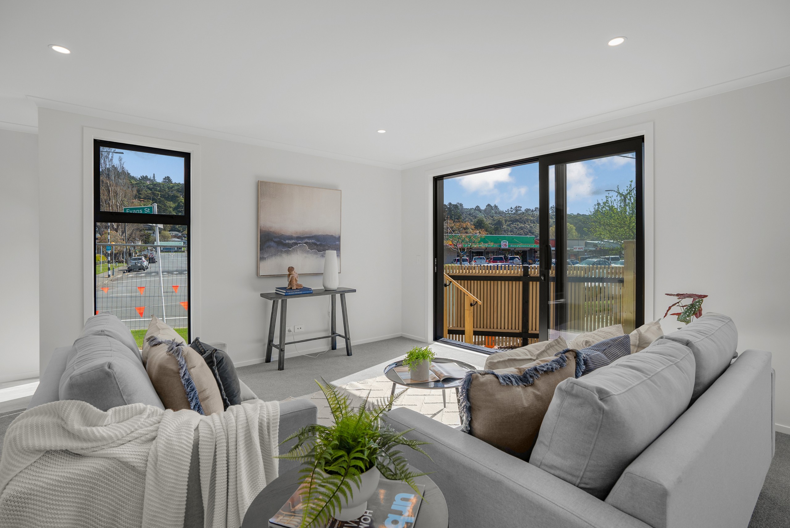 2/215 Stokes Valley Road, Stokes Valley, Lower Hutt City