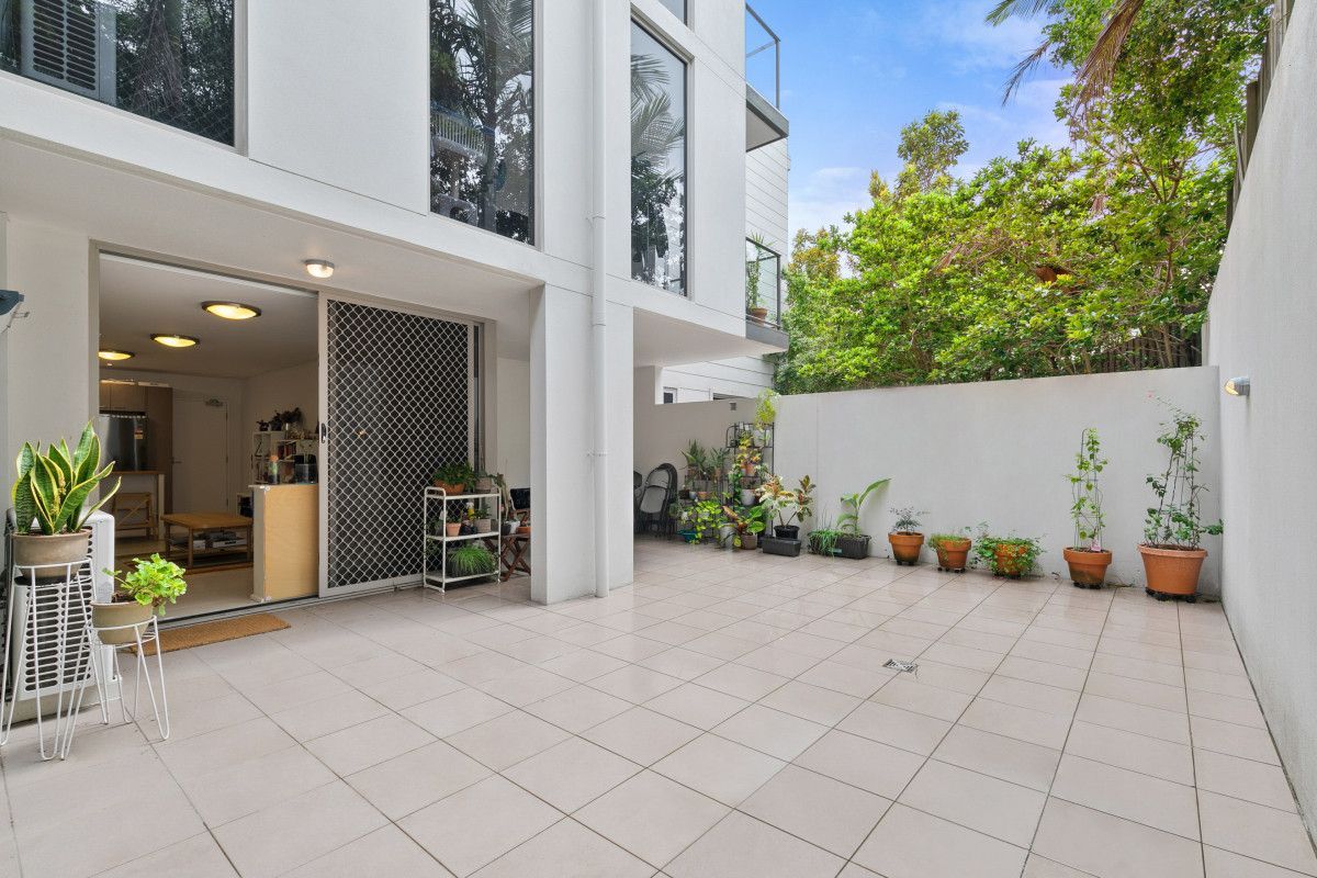 11 Riding Road, Hawthorne QLD 4171