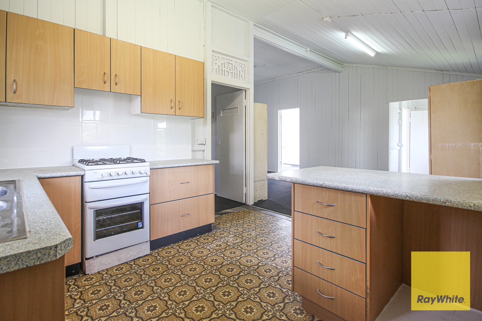 7 Arnold Street, Holland Park, QLD 4121