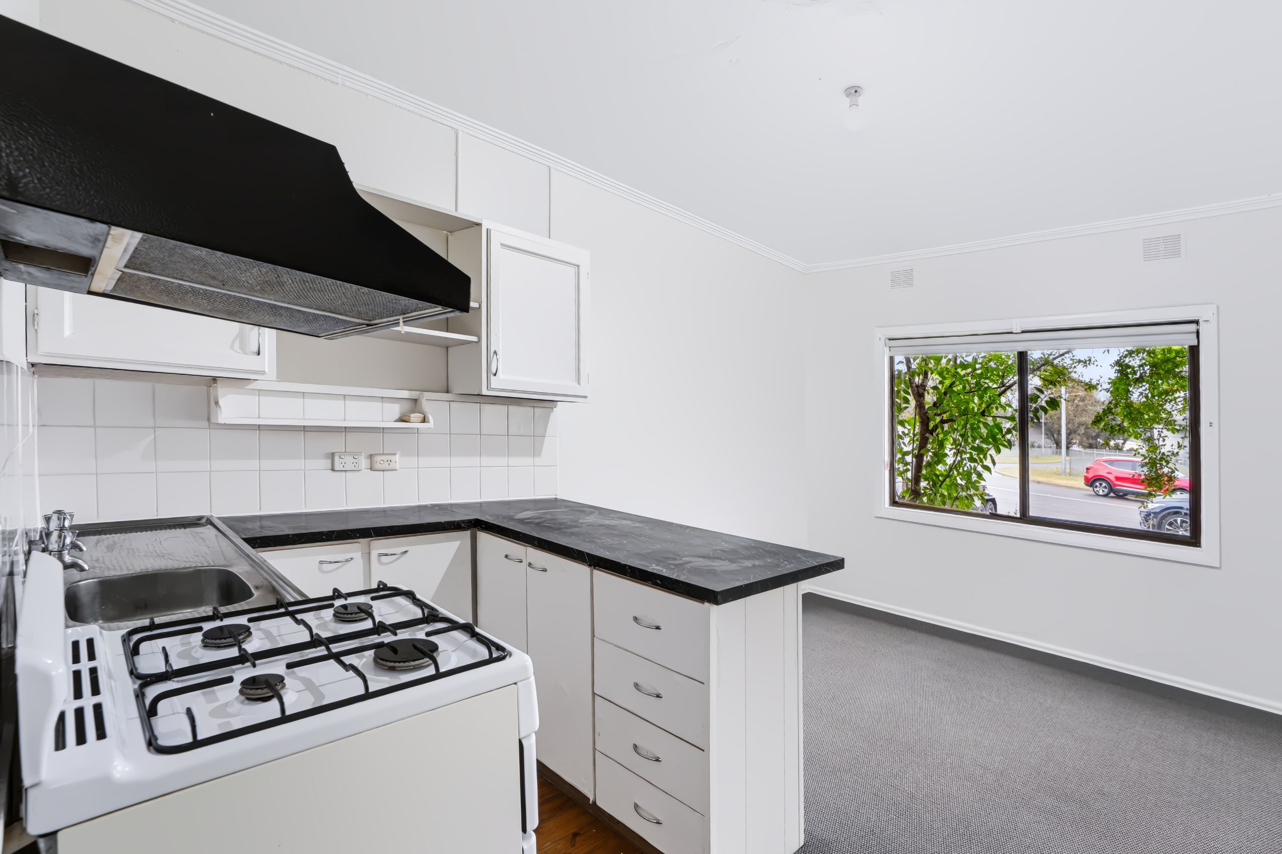1/919 Tullimbar Street — photo 6 of 13