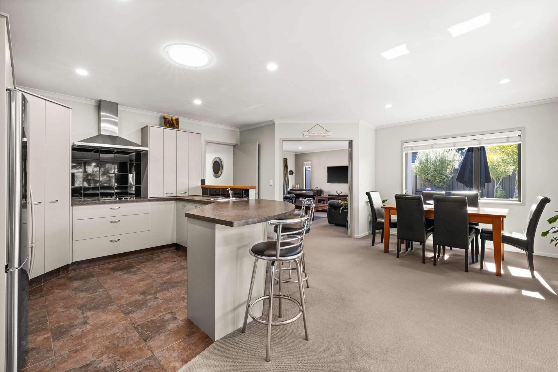 15 Tasman Drive photo 3