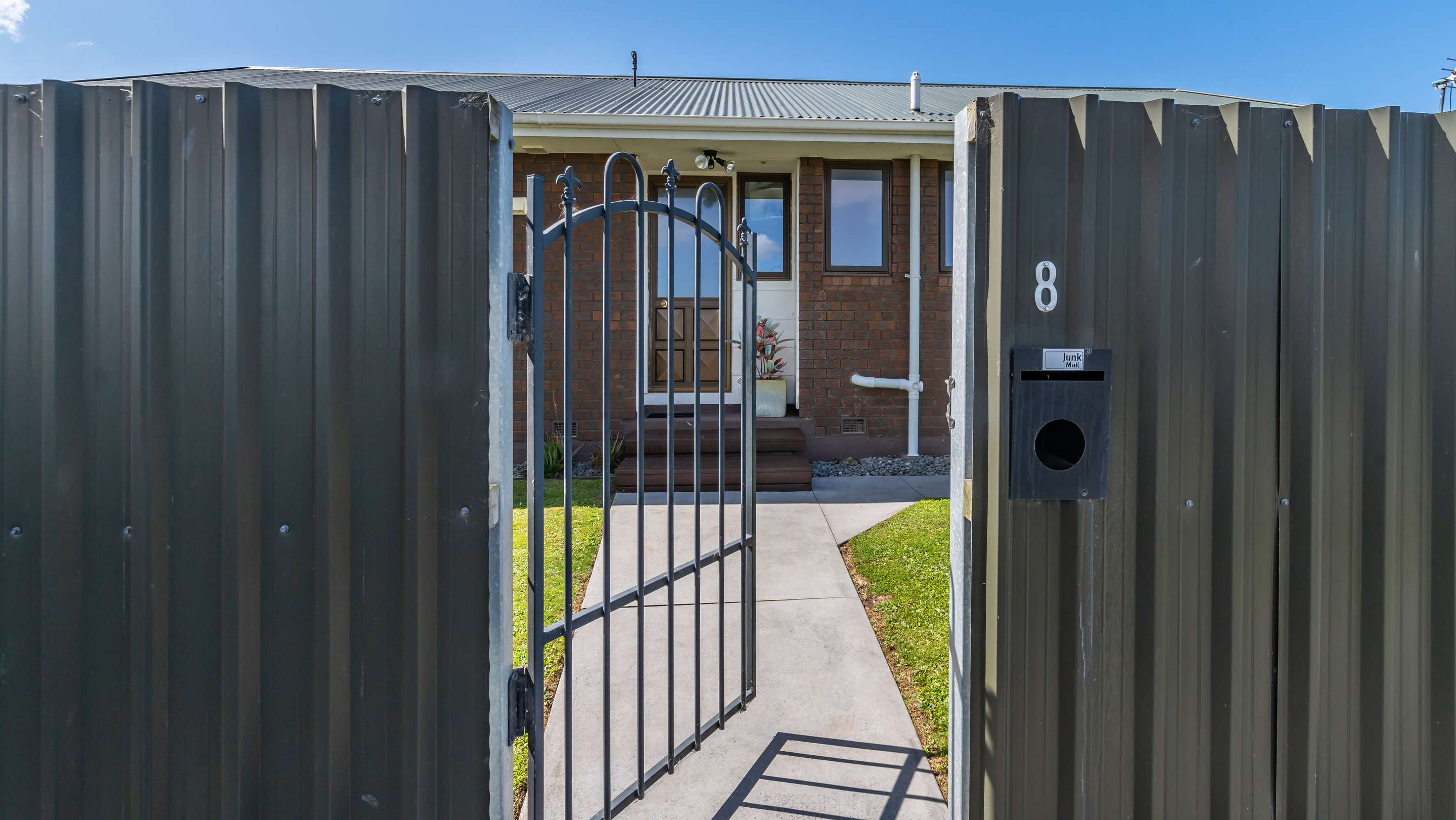 8 Clydesdale Street, Woolston, Christchurch City Real Estate Ray