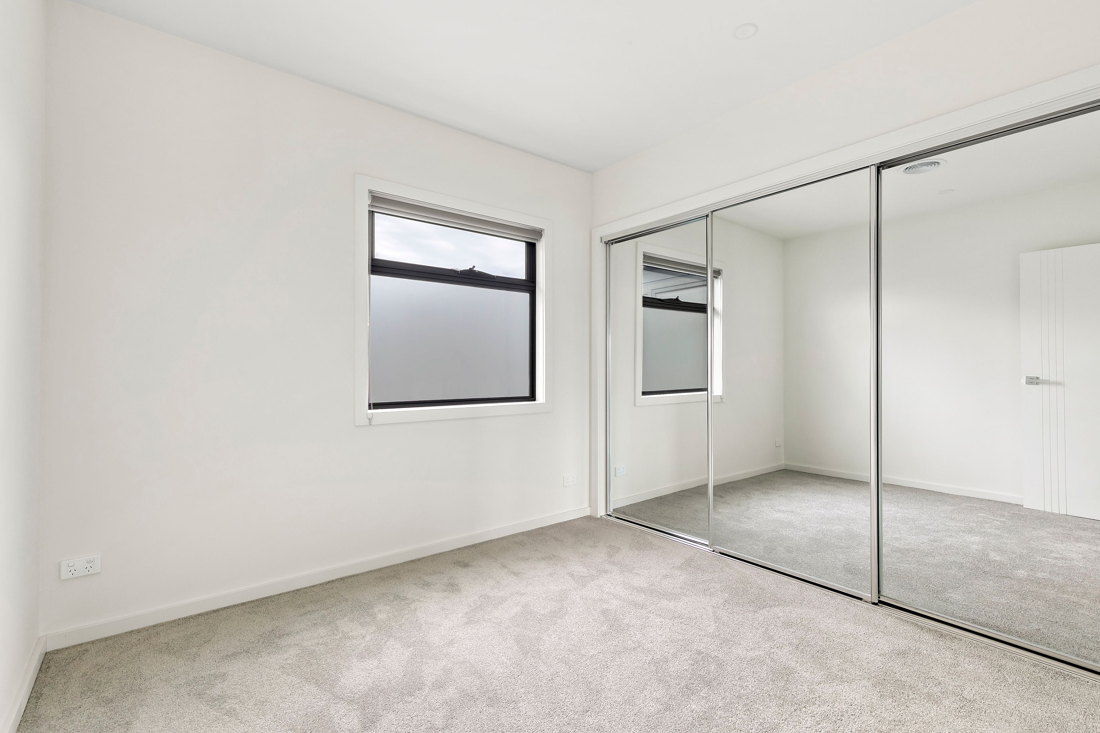 31 Everglade Crescent — photo 10 of 16