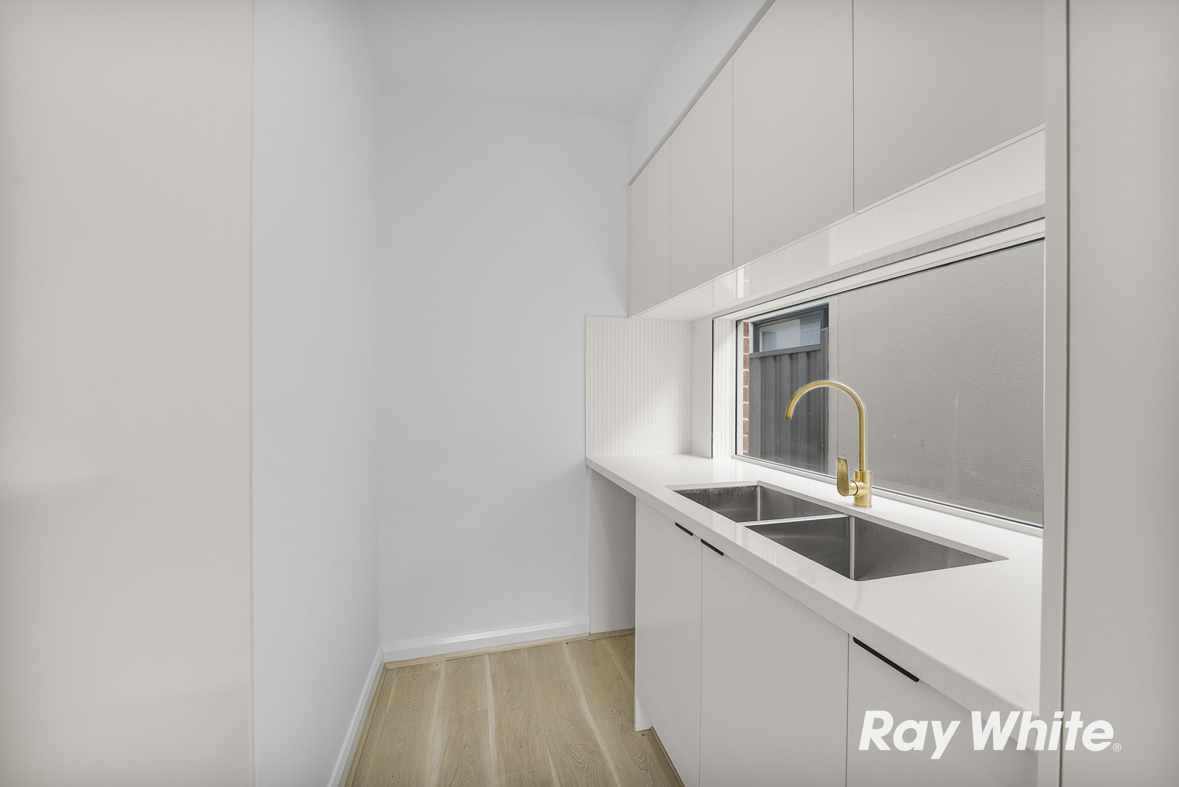 4 SYLVESTRIS Drive — photo 8 of 22