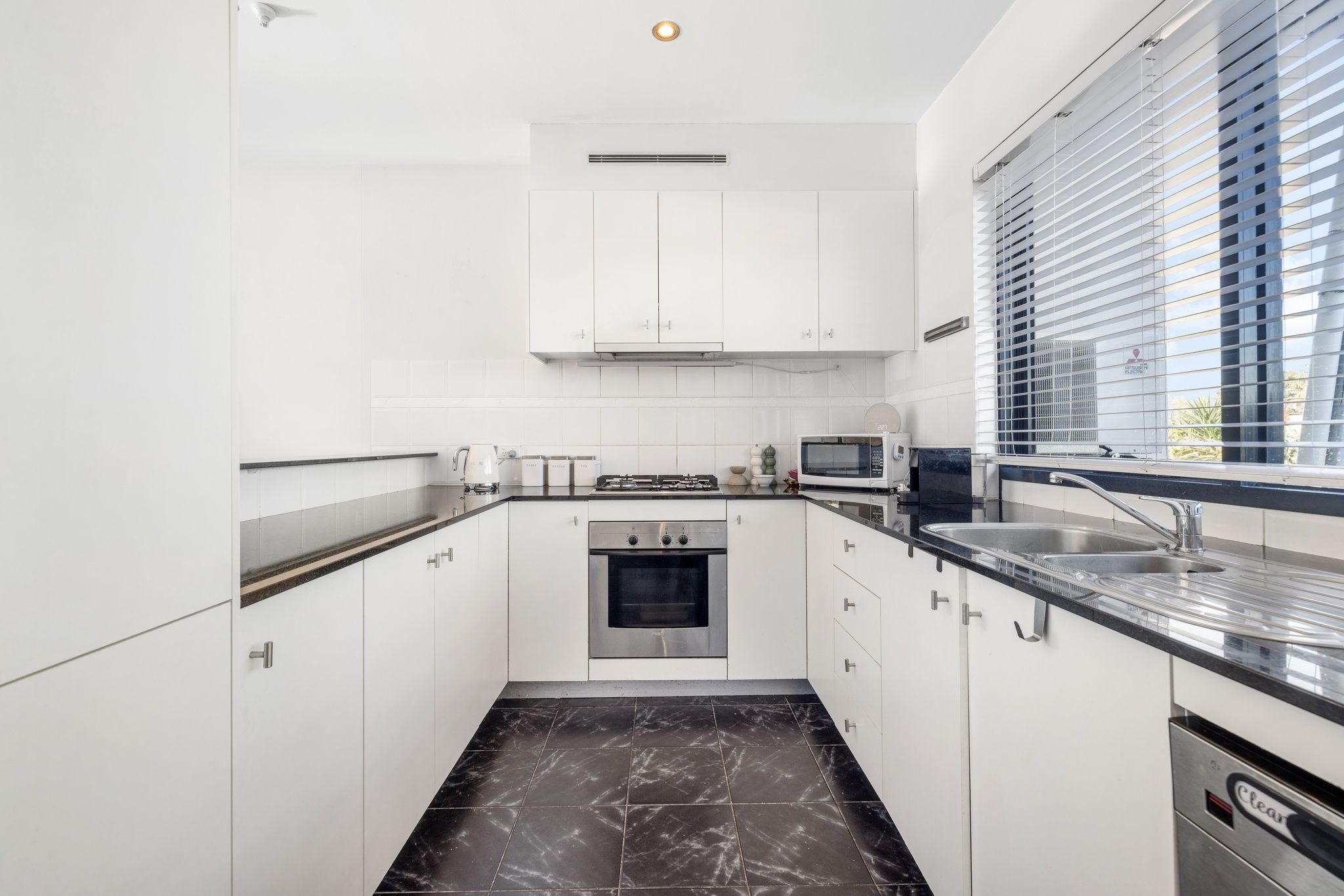 14/117 Mcleod Road — photo 5 of 11