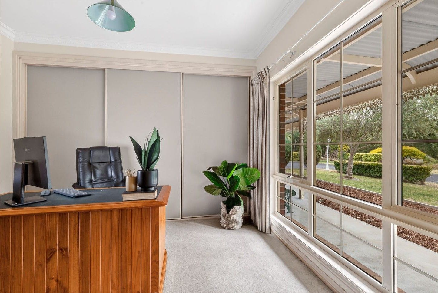 8 Kestrel Crescent — photo 11 of 27