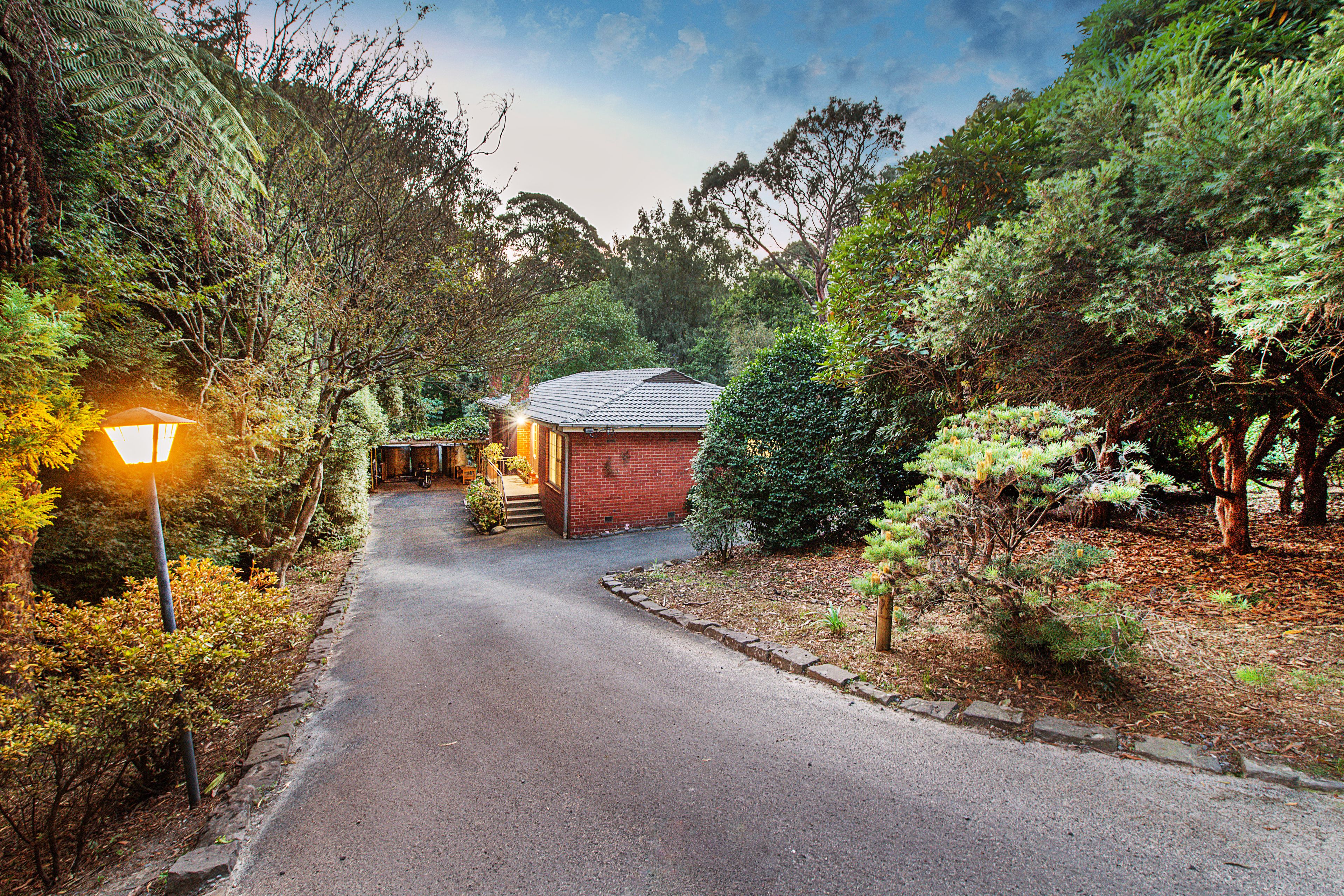 8 Seaview Avenue, Ferny Creek, VIC 3786
