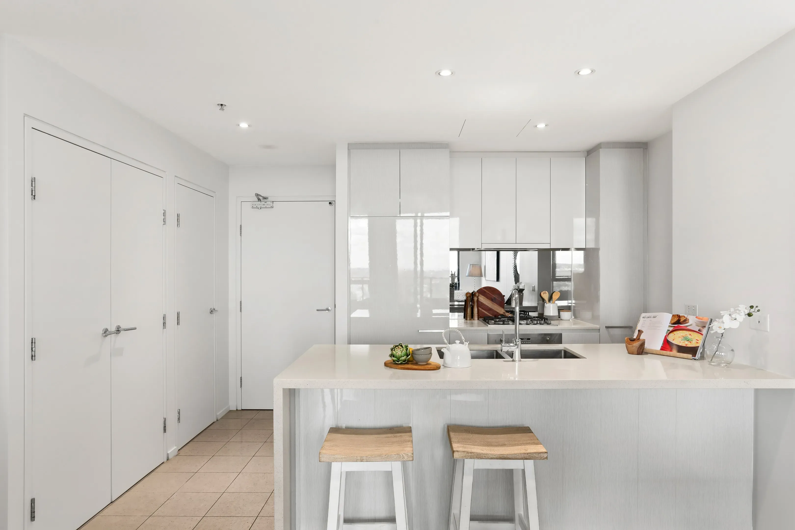 806G/4 Devlin Street — photo 3 of 16