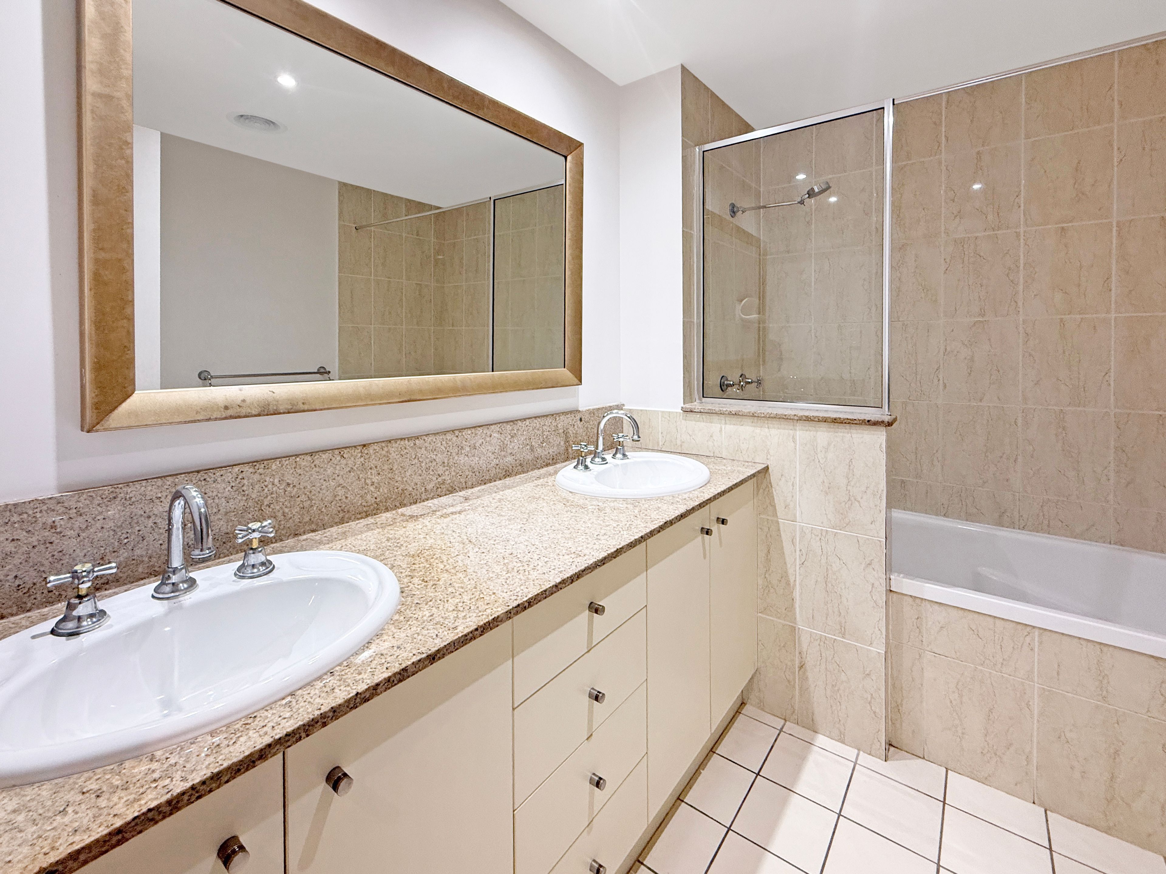 1205/2-10 Greenslopes Street — photo 9 of 10