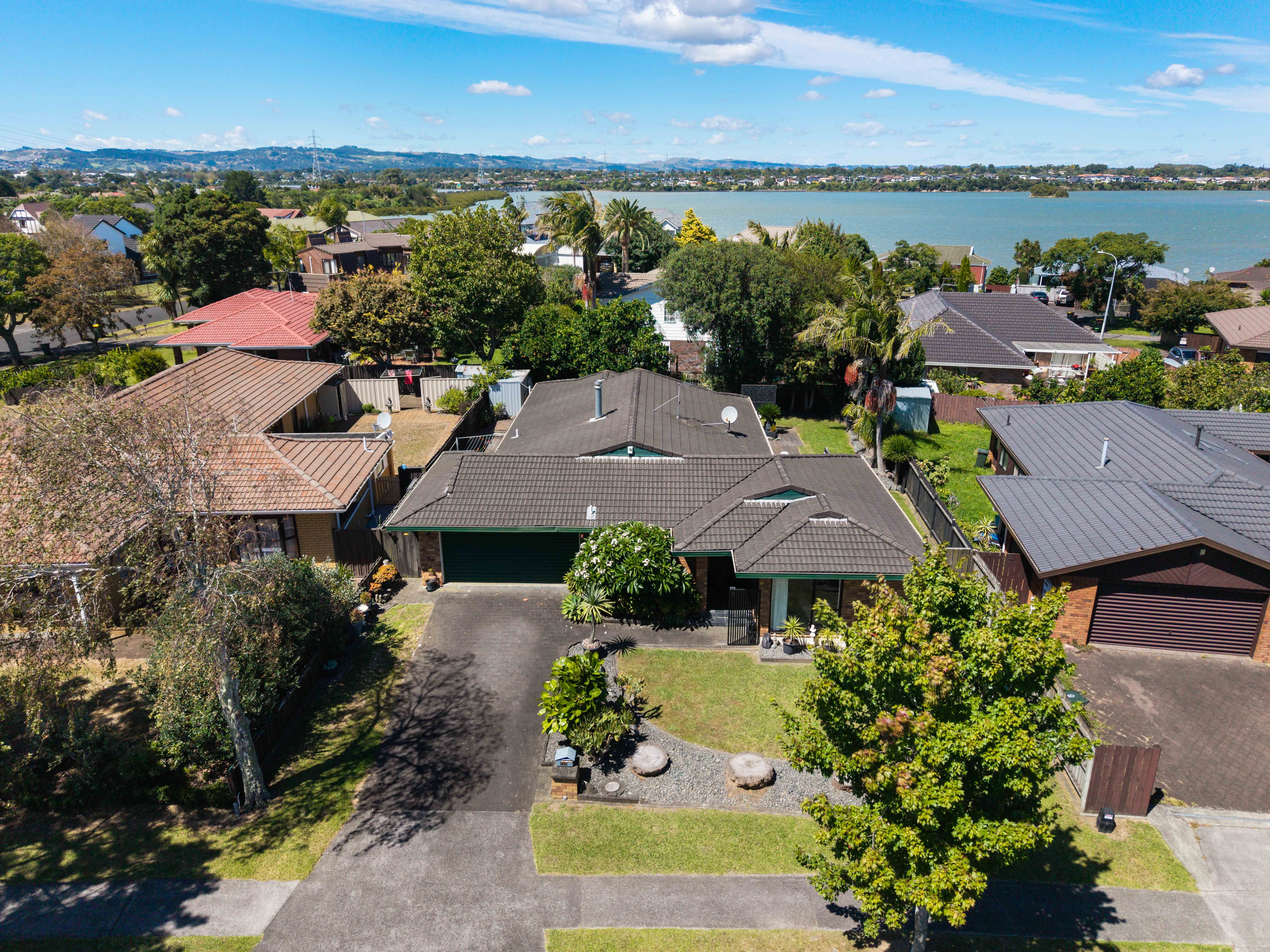 165 Walter Strevens Drive, Conifer Grove, Manukau City