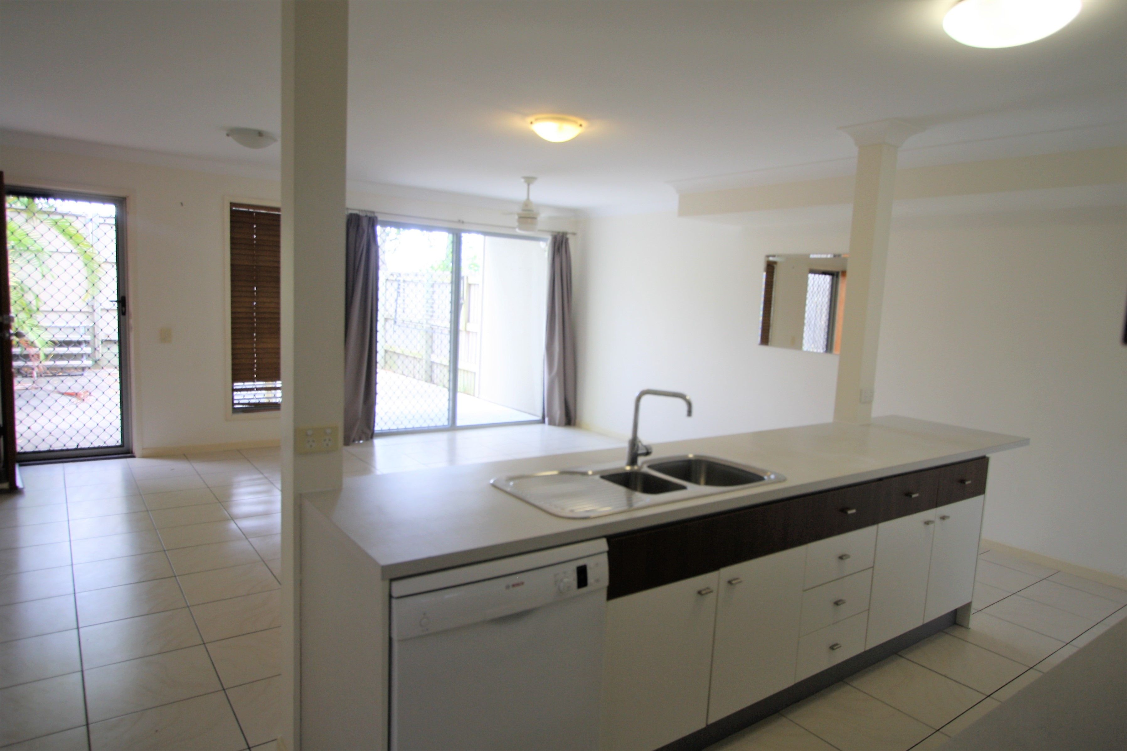 10/8 Eric Road, Holland Park, QLD 4121
