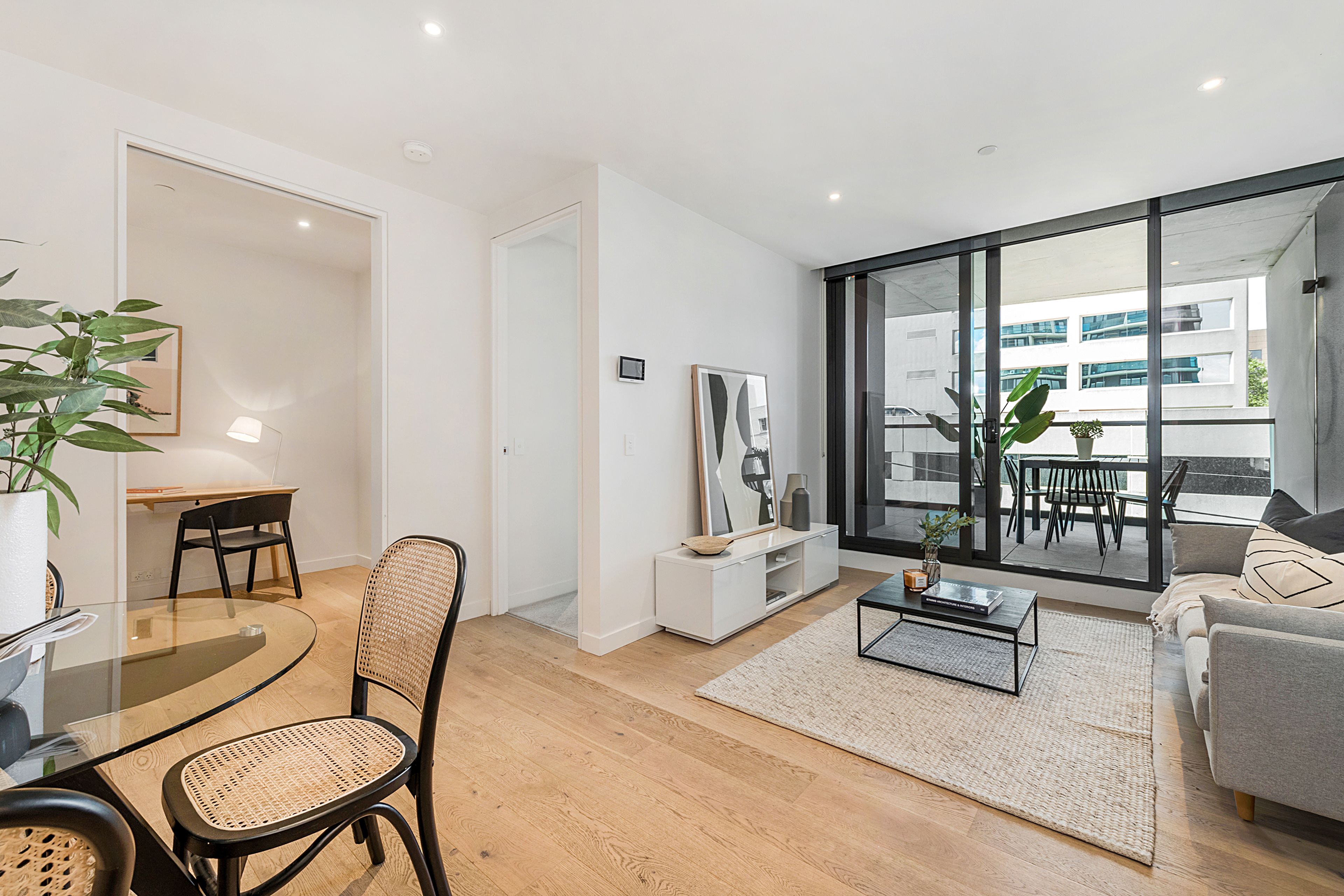 211/77 Queens Road, Melbourne, VIC 3004