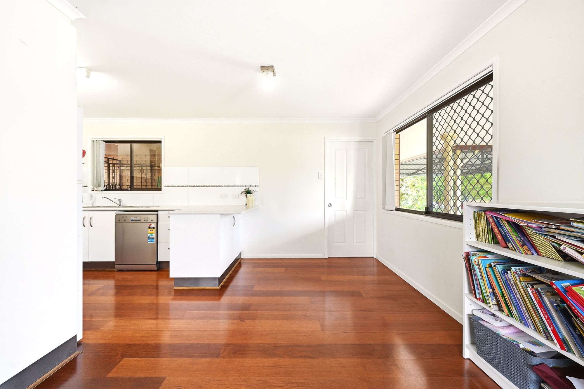 6 Cooyar Street — photo 3 of 18