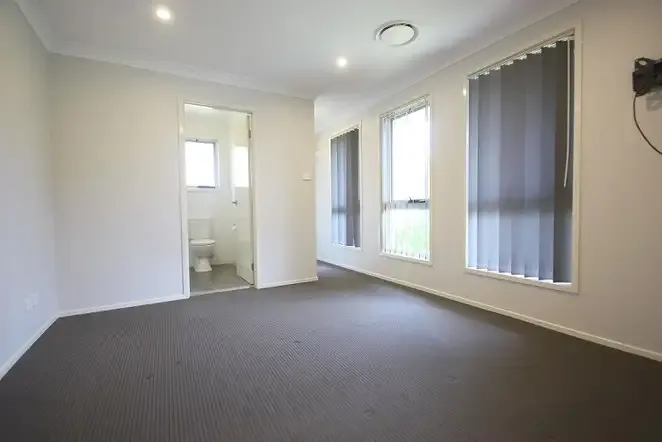 27 Franklin Grove, Oran Park, NSW 2570
