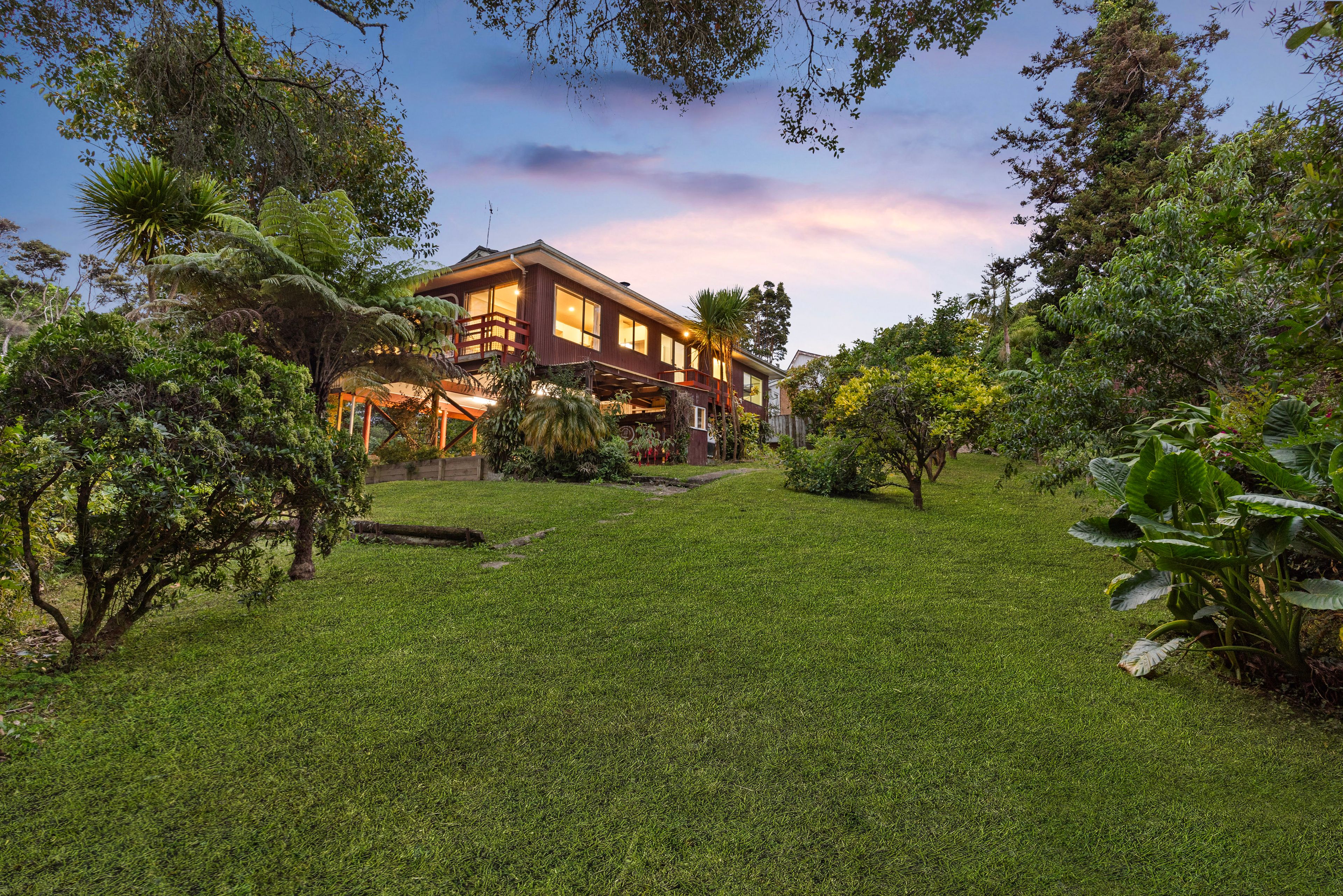 12 Lancelot Place, Glenfield, North Shore City 0629 Sold House Ray