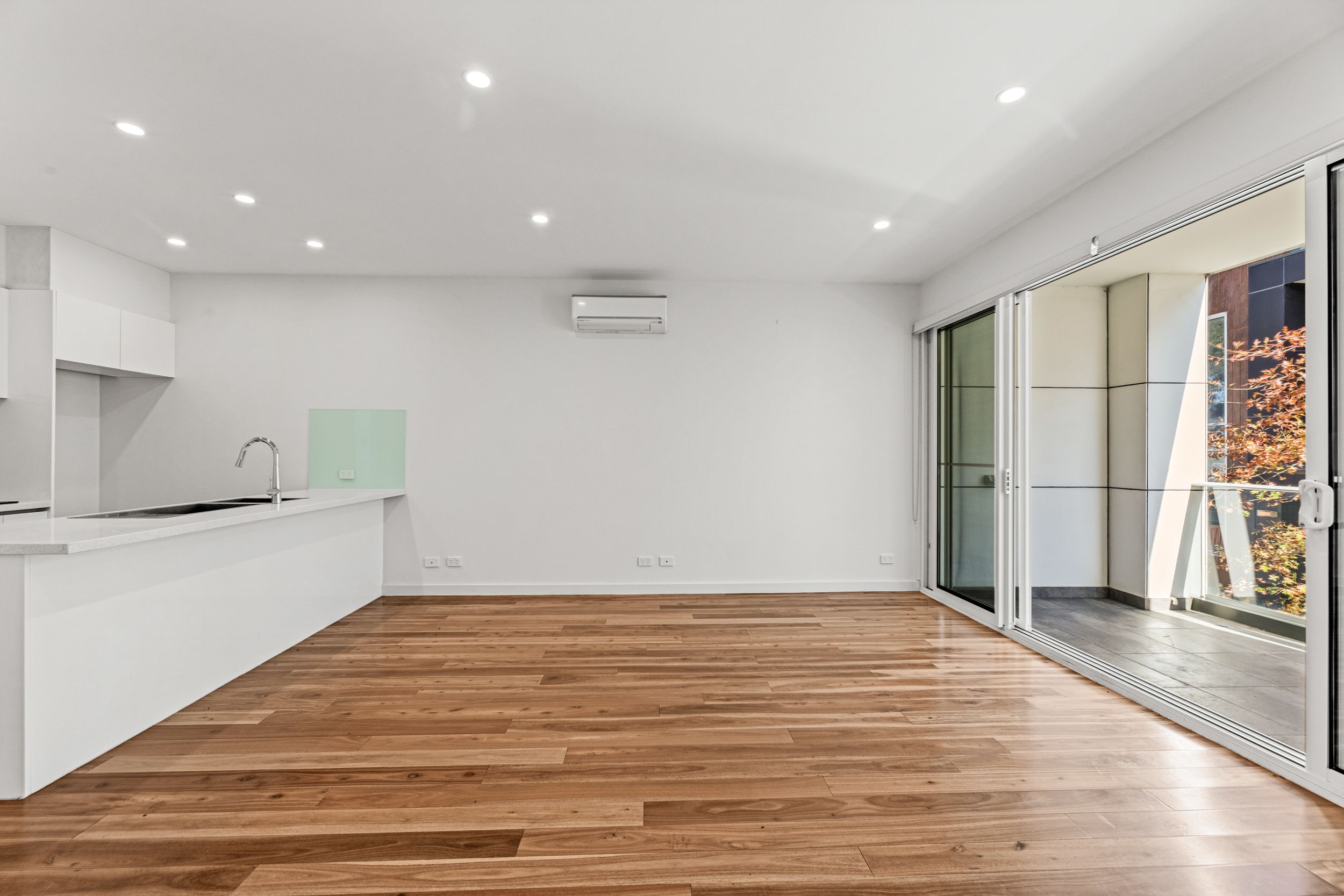 10/7 Hay Street — photo 3 of 10