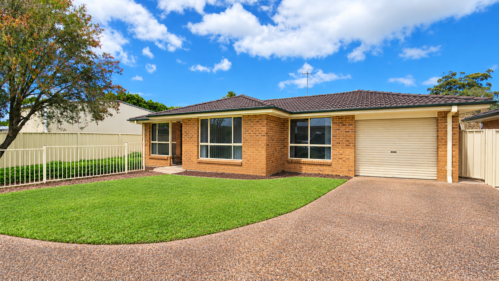 1/4a Leppington Street — photo from Ray White Thompson Partners