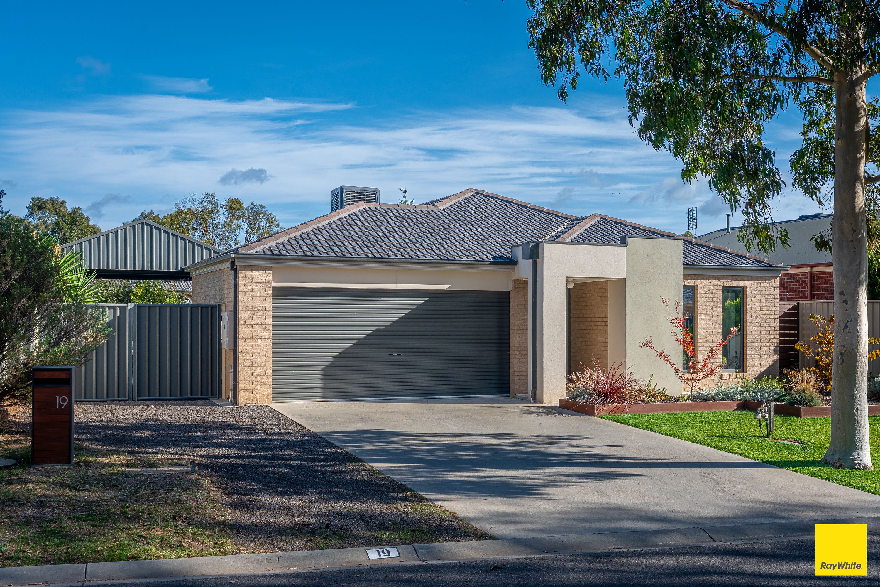 19 Elandra Drive, Ascot VIC 3551