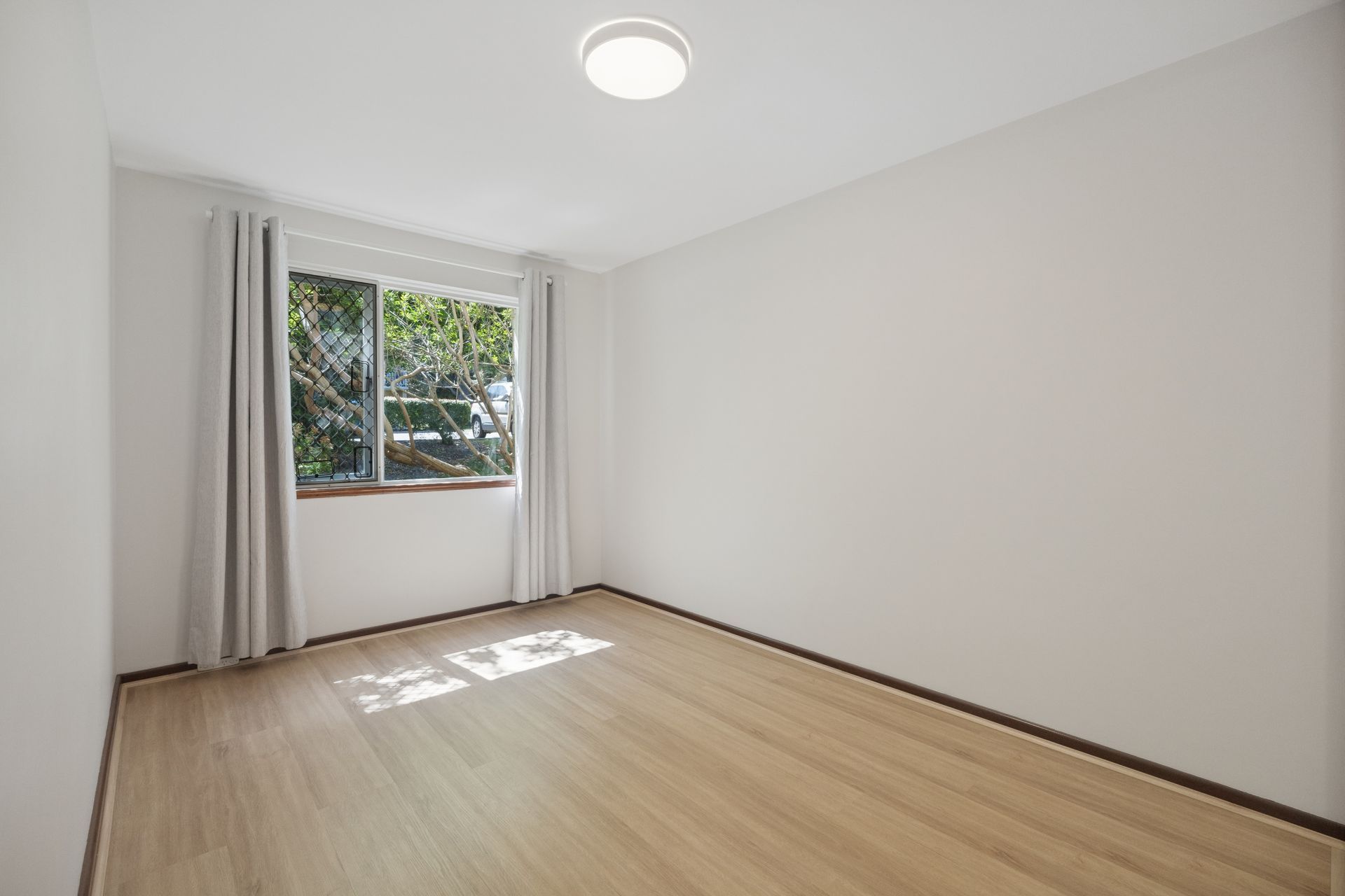 2/52 Sackville Terrace — photo 8 of 18