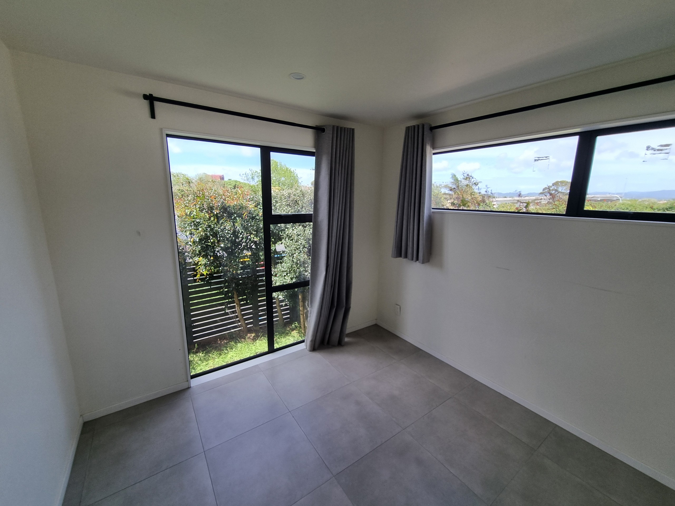 2/21 Montrose Street, Point Chevalier, Auckland City