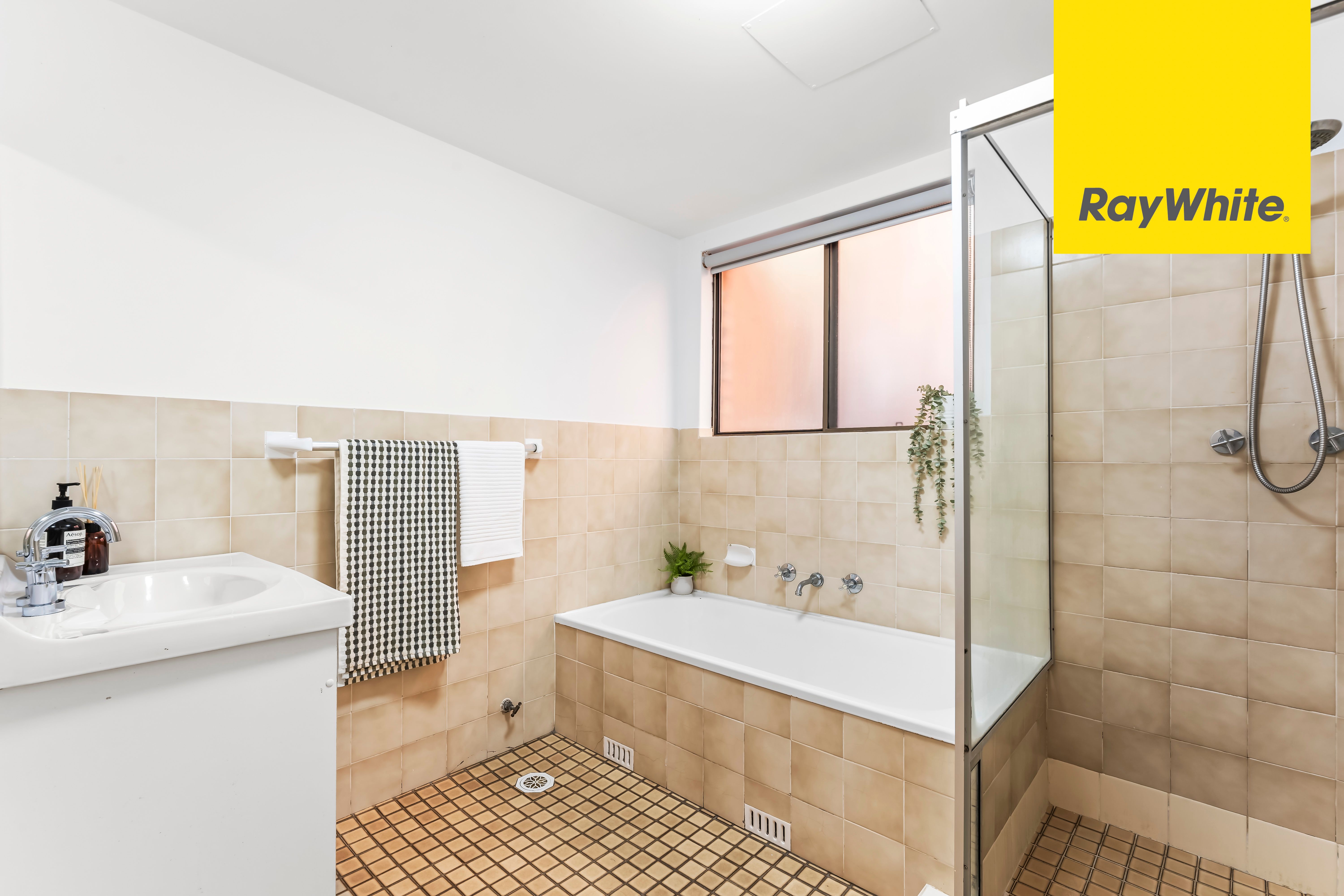 2/9 Busaco Road — photo 4 of 10