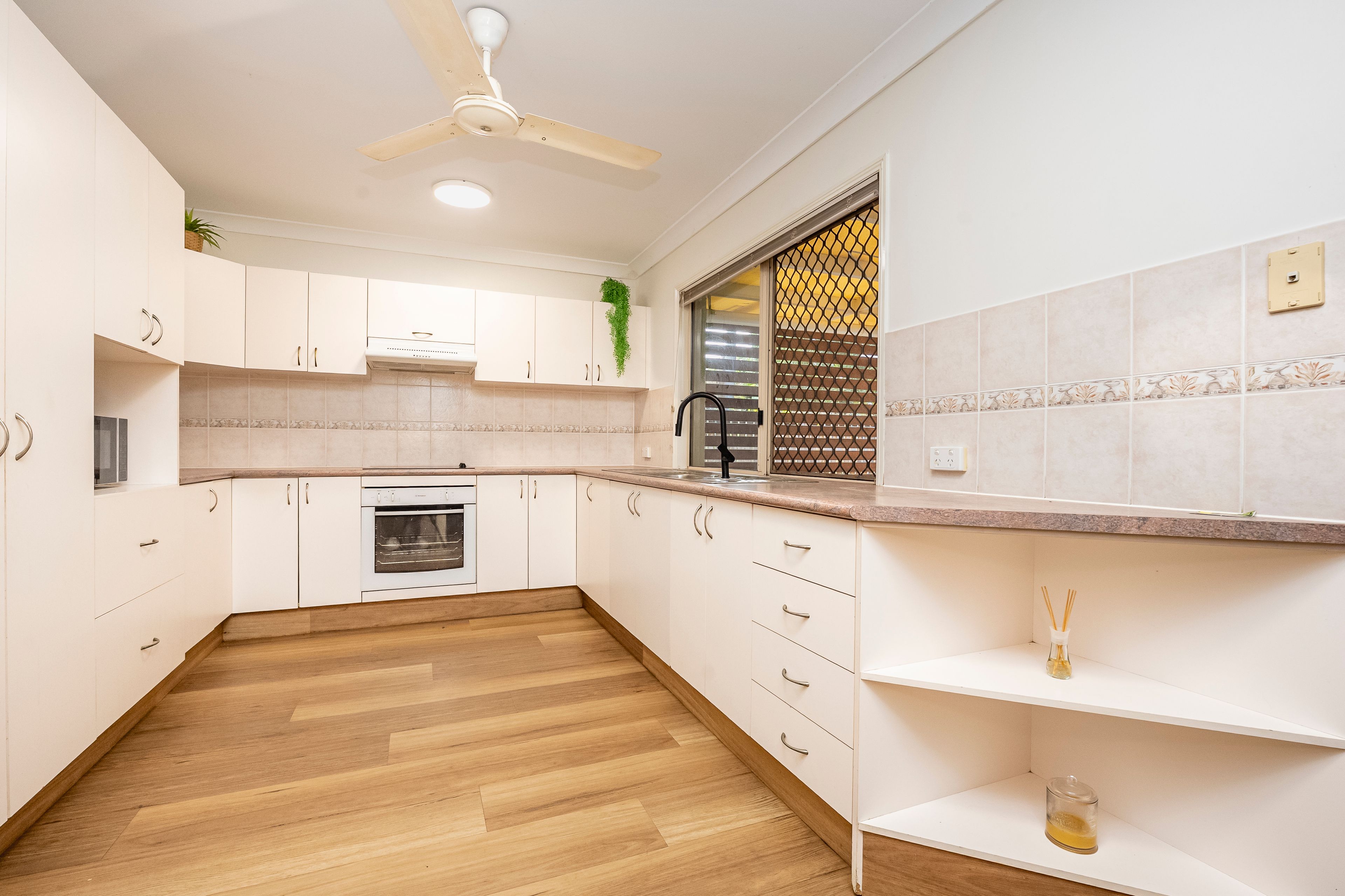 8 Flame Court — photo 3 of 12