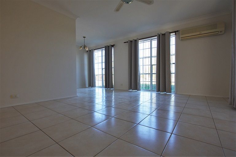 10 Lanark Place, St Andrews, NSW 2566
