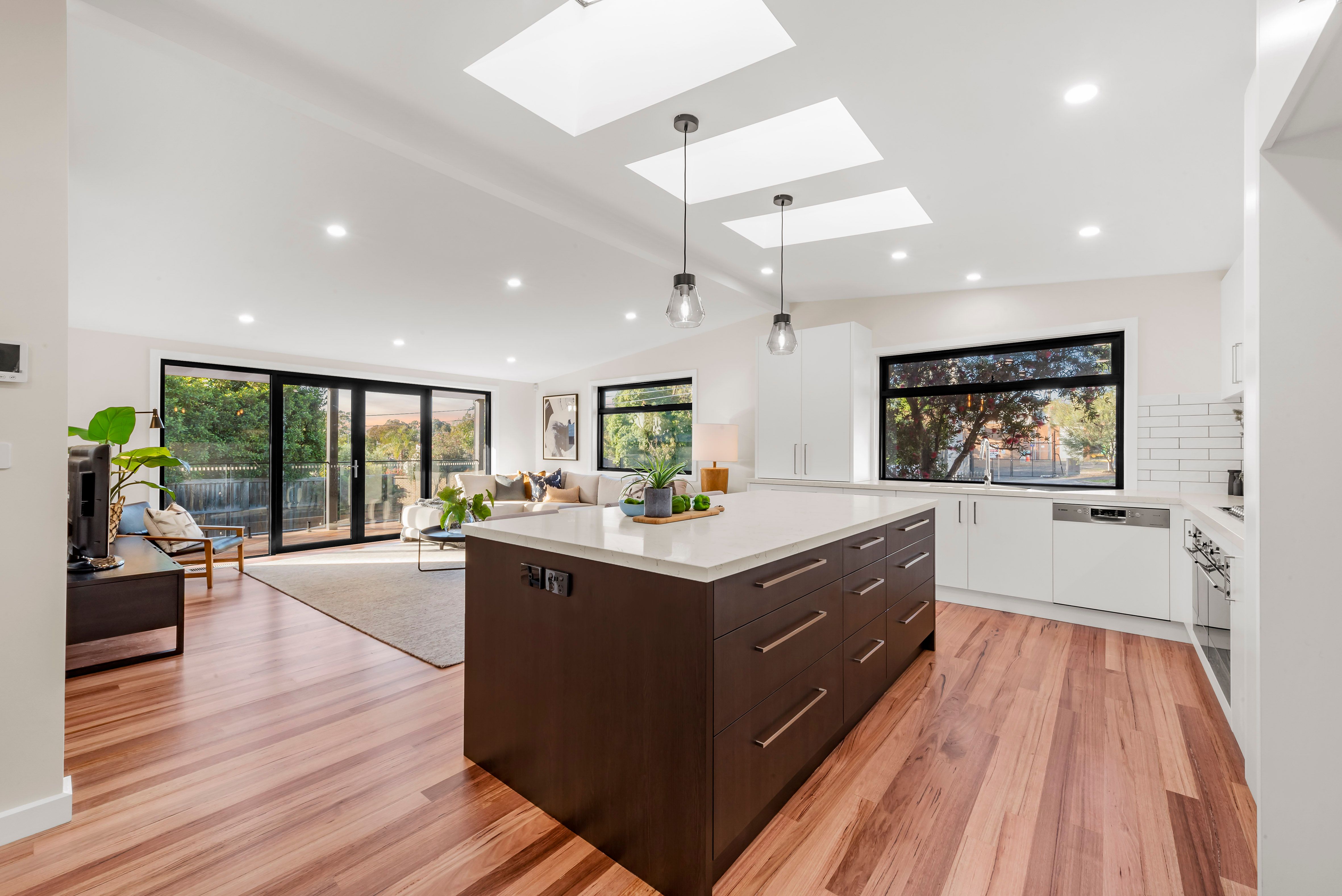 6 Lynwood Crescent — photo 5 of 13