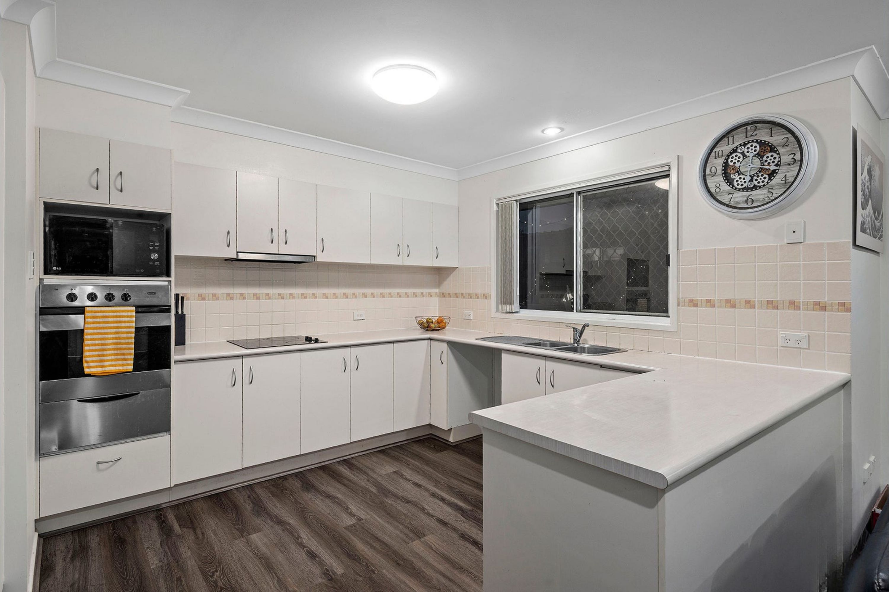 14 Eden Crescent — photo 3 of 21