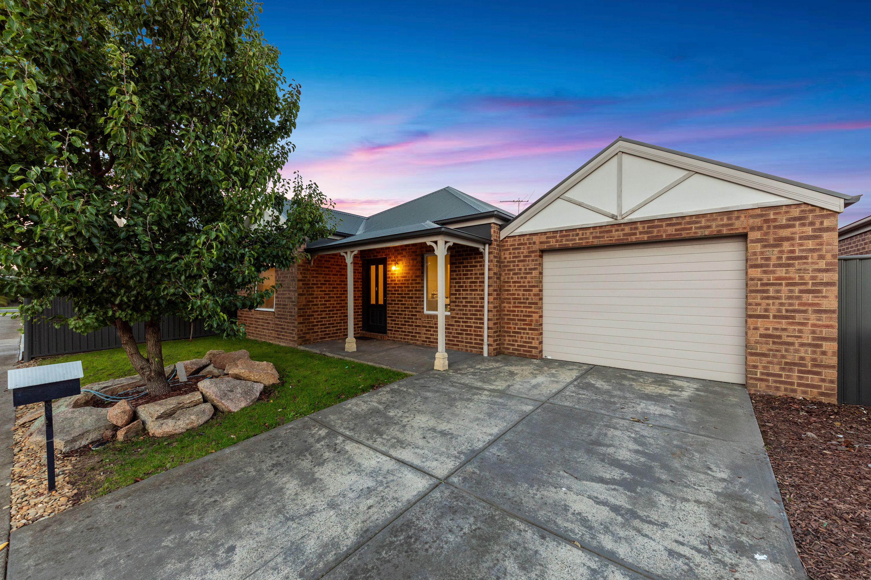 3 Sinclair Walk, Pakenham VIC 3810